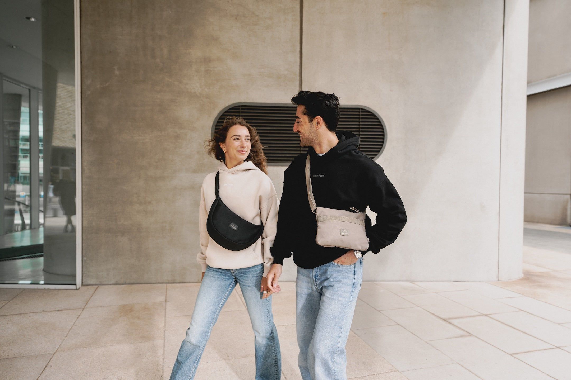 Stylische Umhängetaschen für Damen & Herren.