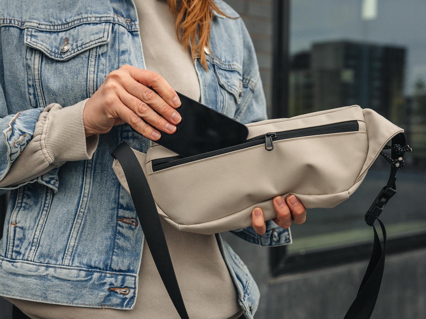 Bauchtasche Tom in beige - Reißverschlussfach auf Rückseite - Johnny Urban