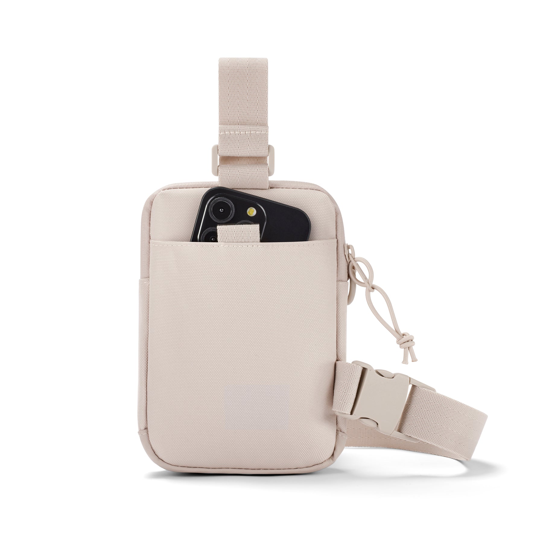 Johnny Urban Front Pack 'Arthur' Brusttasche in Sand mit Smartphone in der Vordertasche