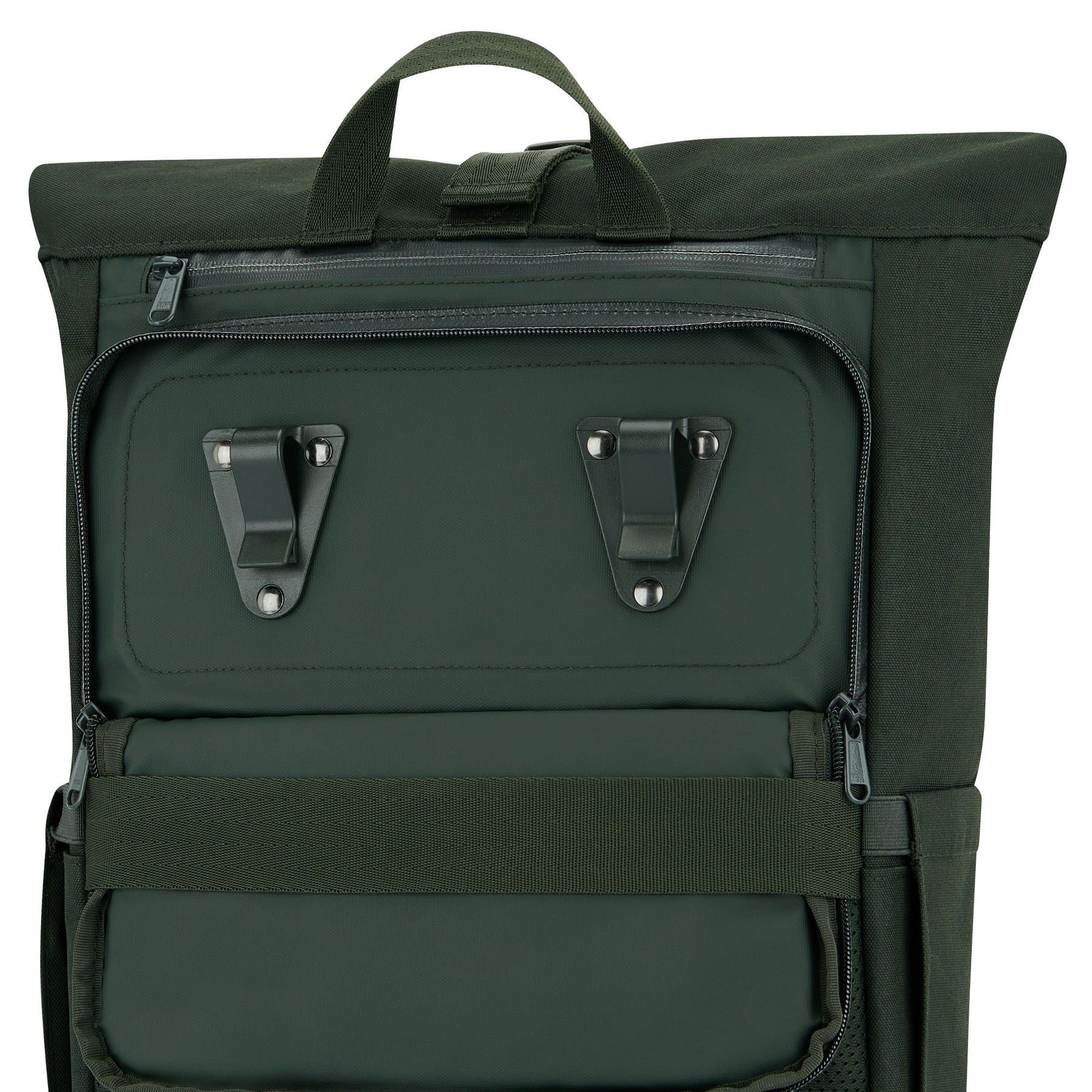 Schwarzer Rolltop Rucksack 'Robin Medium' von Johnny Urban mit Metallhaken zur Befestigung am Fahrradgepäckträger