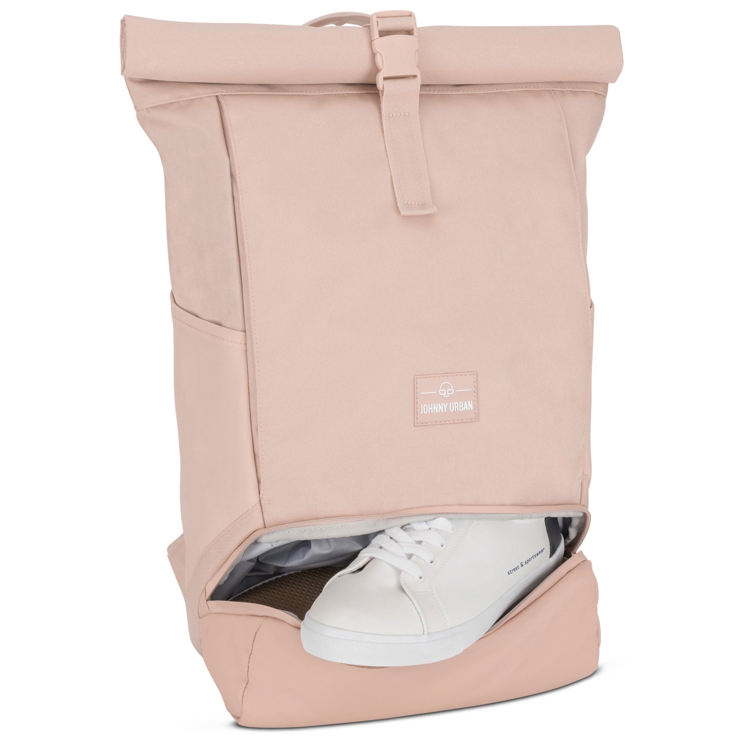 Beiger Johnny Urban Rolltop Rucksack 'Allen Large' mit geöffnetem Bodenfach und weißem Sneaker