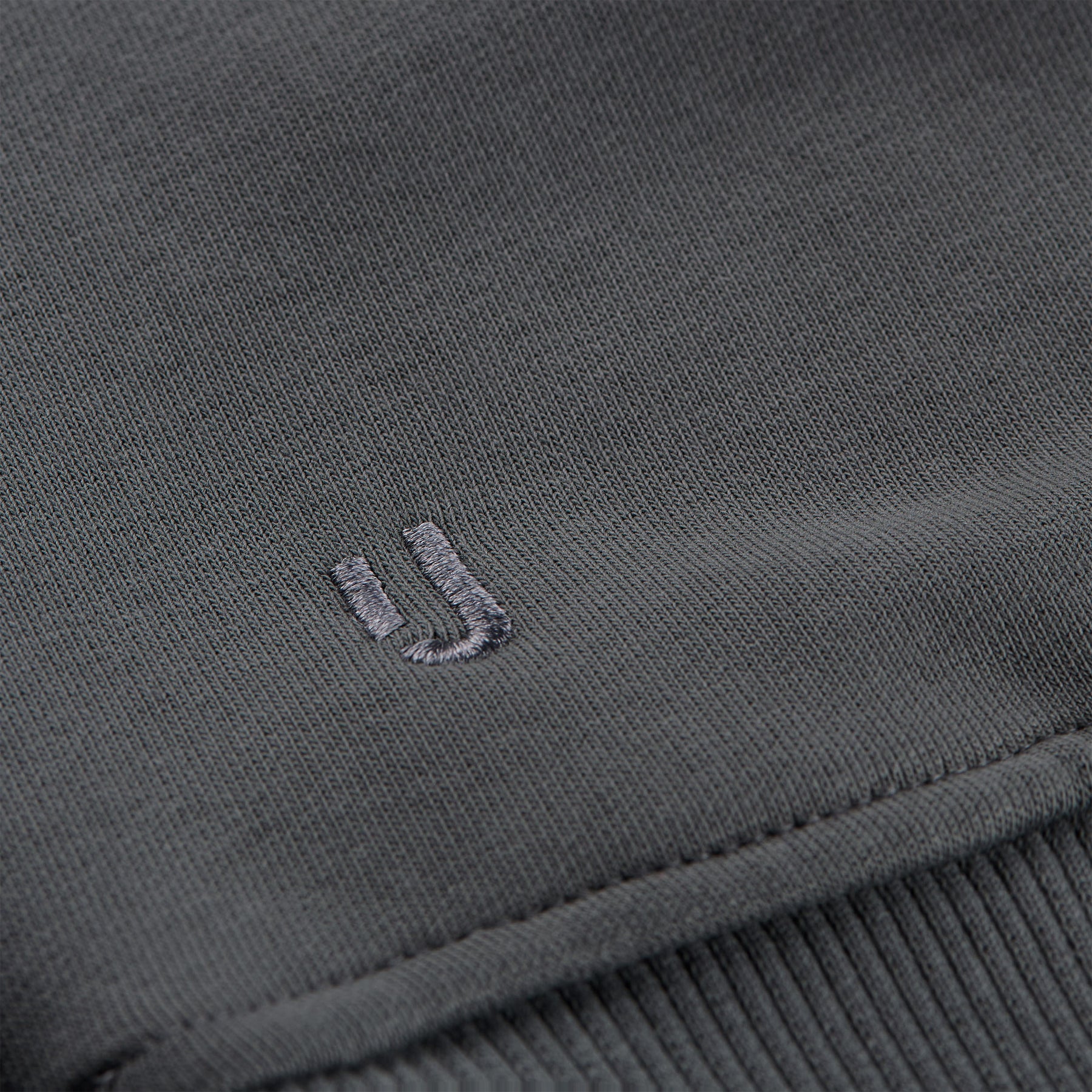 Dunkelgrauer Oversized Hoodie 'Cody' von Johnny Urban mit gesticktem Logo