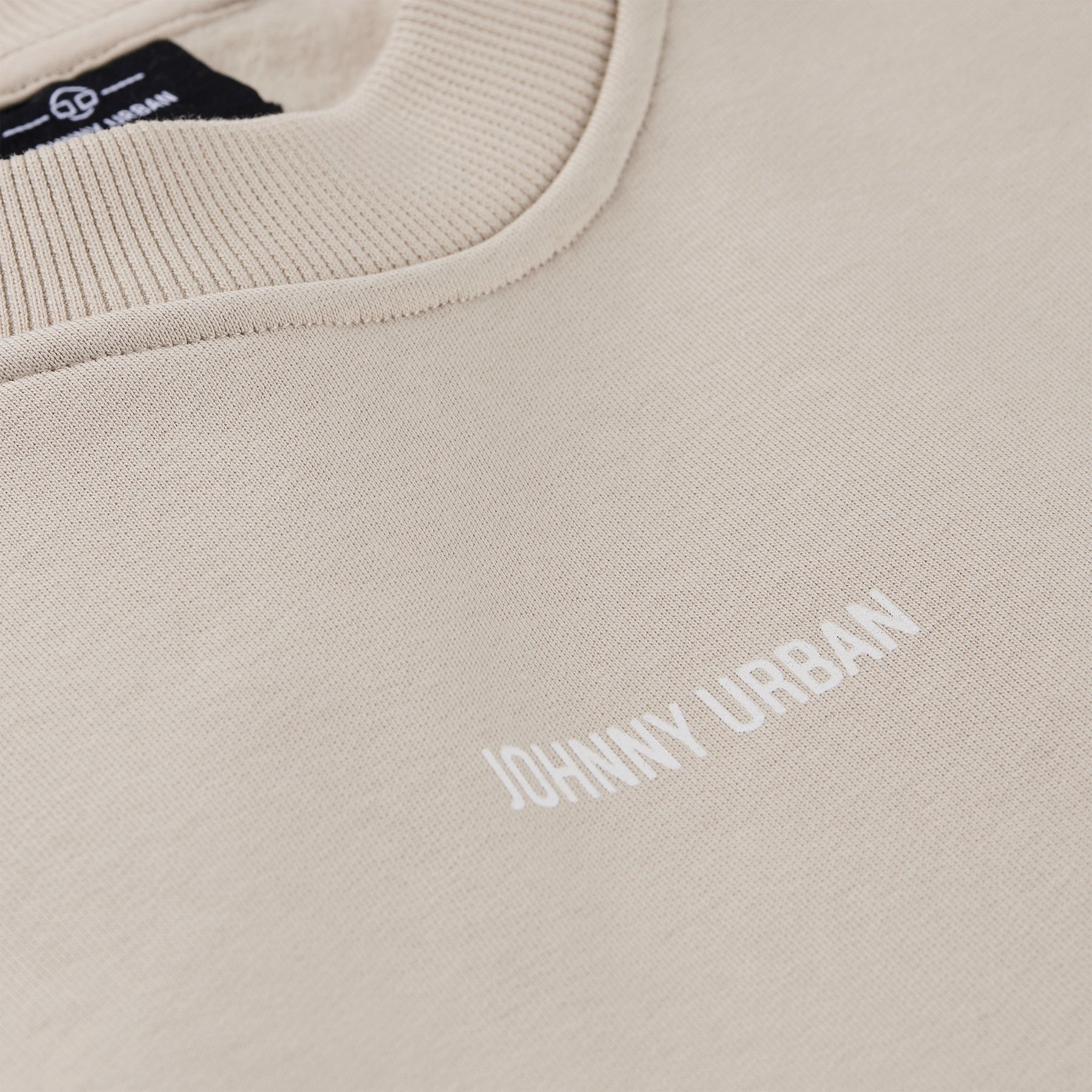 Beiger Oversized Crewneck 'Carter' mit weißem Johnny Urban Aufdruck