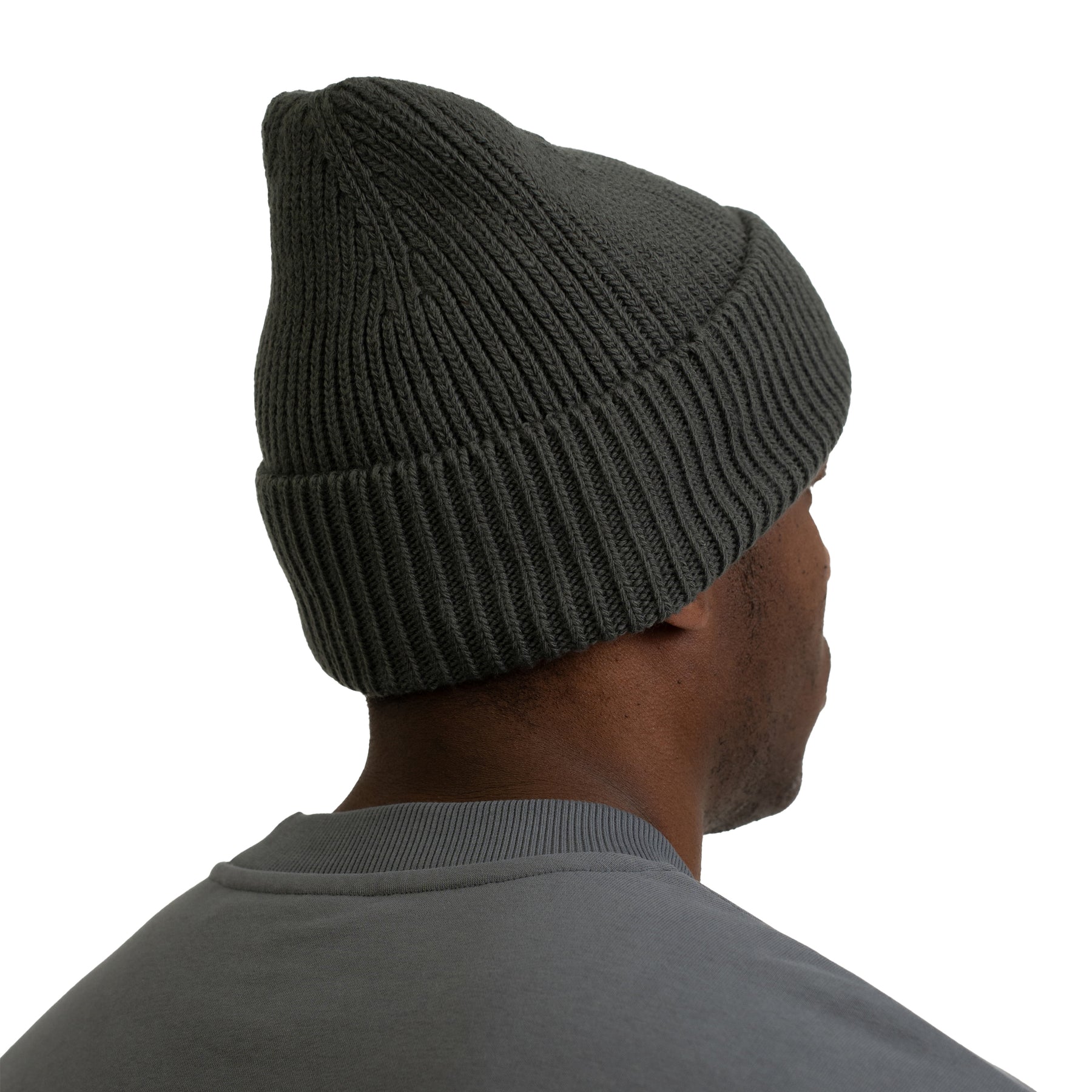 Herren trägt graue Strickmütze 'Billie' von Johnny Urban, Rückenansicht
