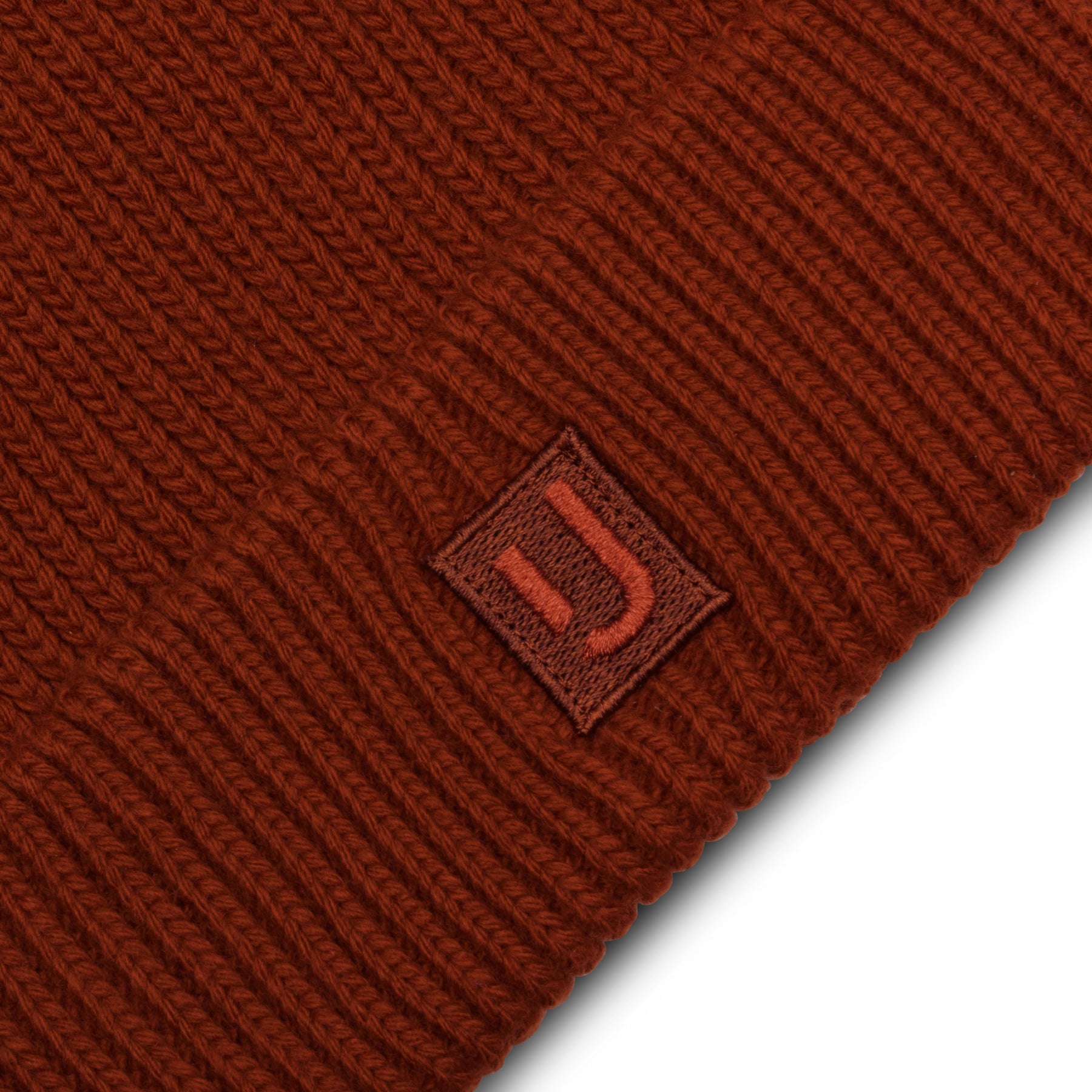 Strickmütze 'Billie' von Johnny Urban in dunkelrot mit kleinem Logo-Label
