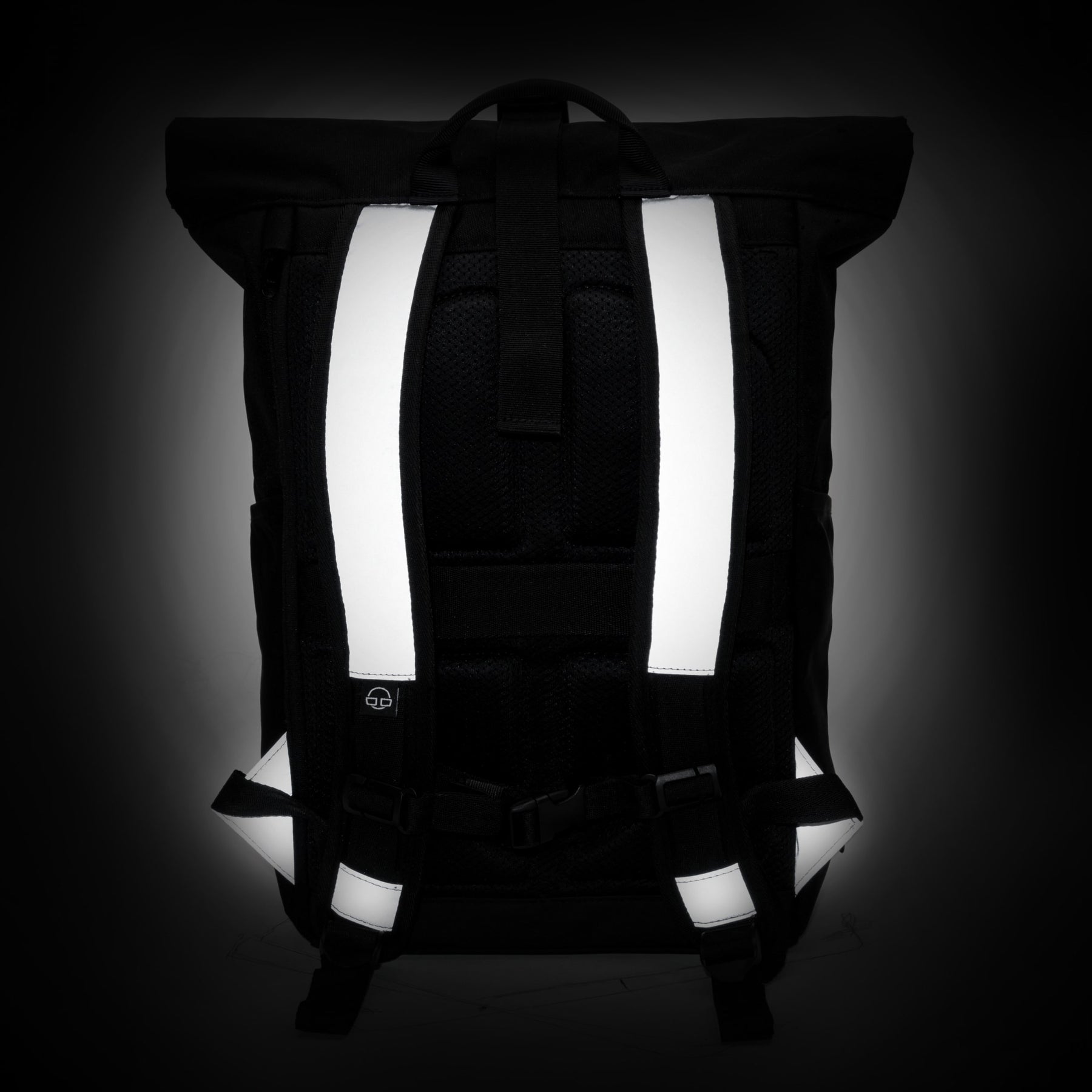Reflektierender schwarzer Rolltop Rucksack 'Allen Medium' mit leuchtenden Schultergurten und Hüftgurt