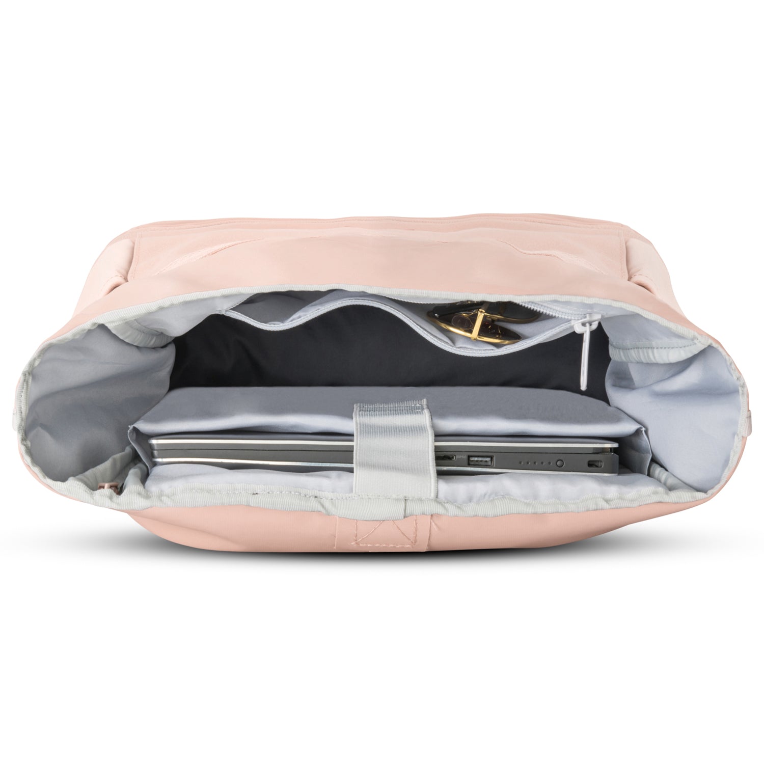 Rolltop Rucksack Allen Medium in Rosa mit geöffnetem Hauptfach und Laptopfach mit Laptop und Schlüssel im Reißverschlussfach