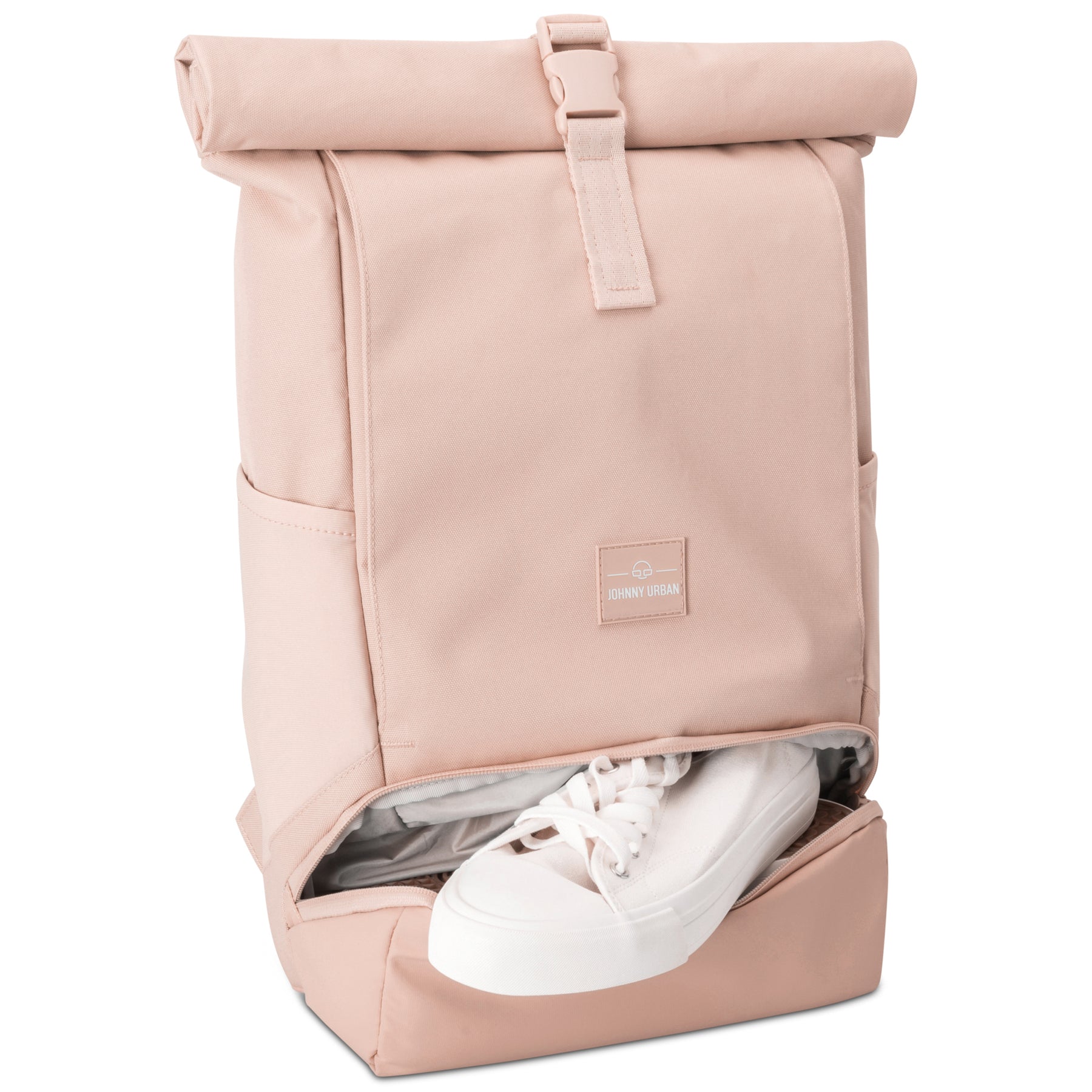 Rolltop Rucksack Allen Medium in Rosé mit Schuhfach, gezeigt mit weißen Schuhen