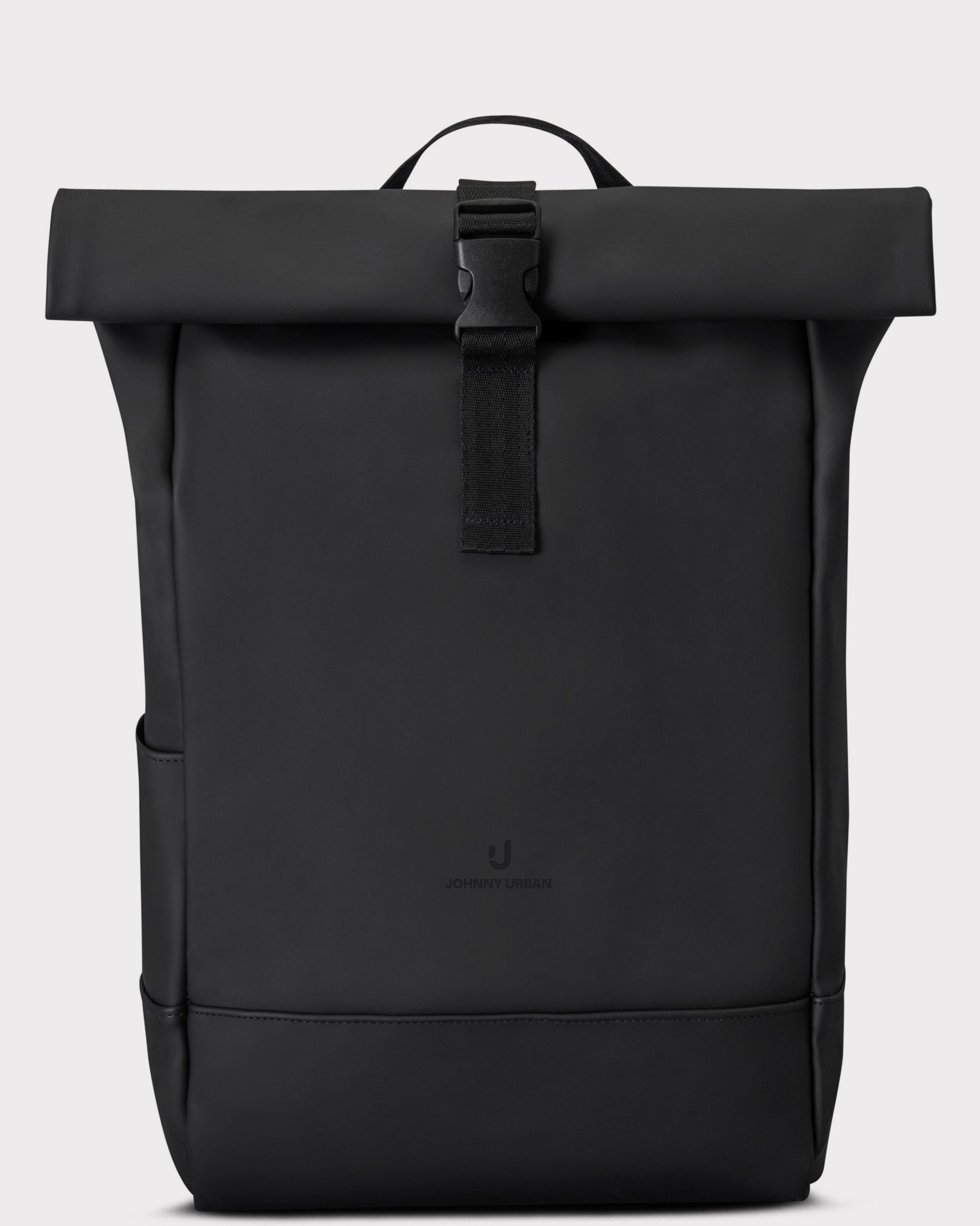 Schwarzer Rolltop-Rucksack 'Harvey Medium' von Johnny Urban aus wasserabweisendem Material