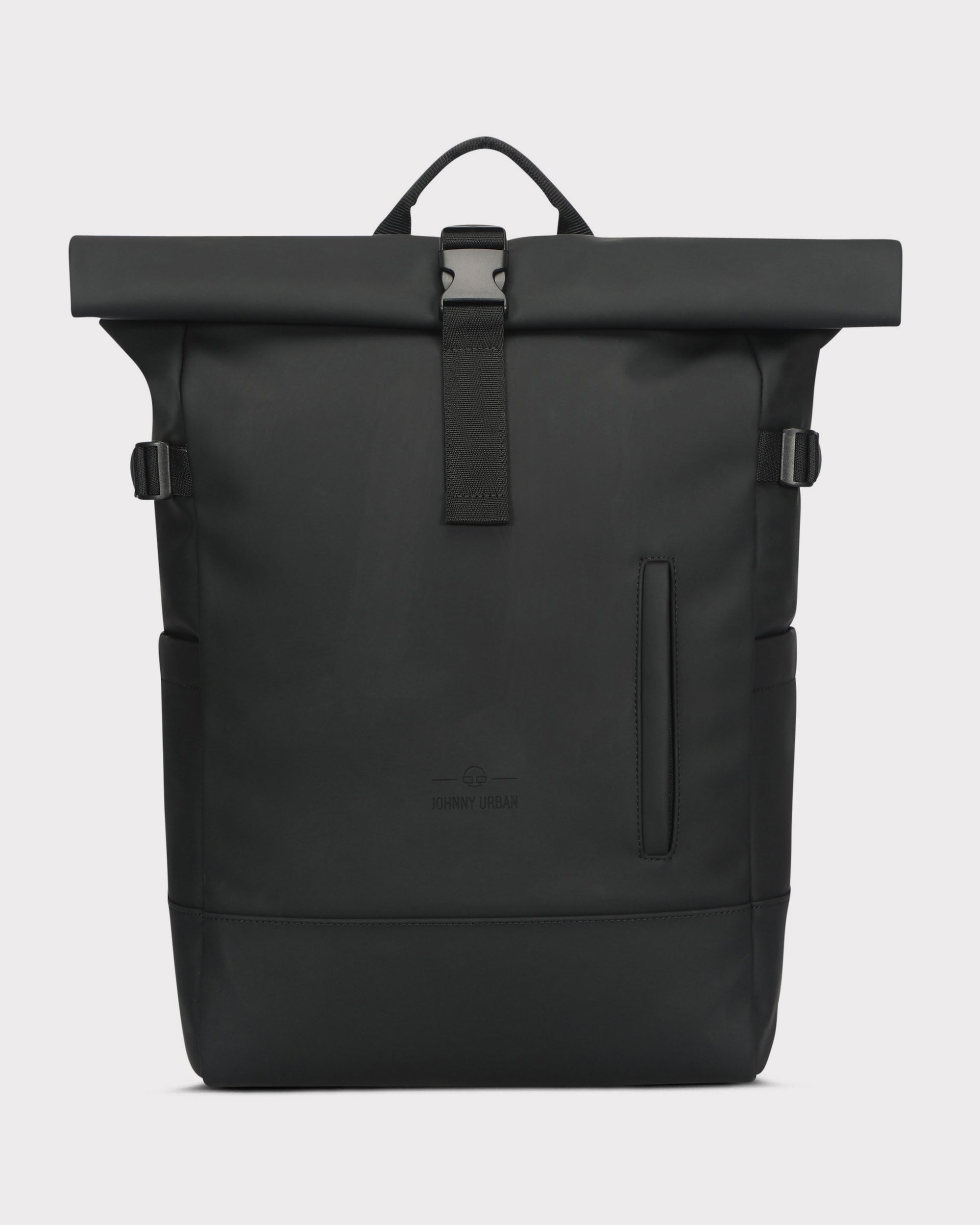 Großer schwarzer Rolltop Rucksack 'Harvey Large' von Johnny Urban aus wasserdichtem Material mit seitlichen Schnallen