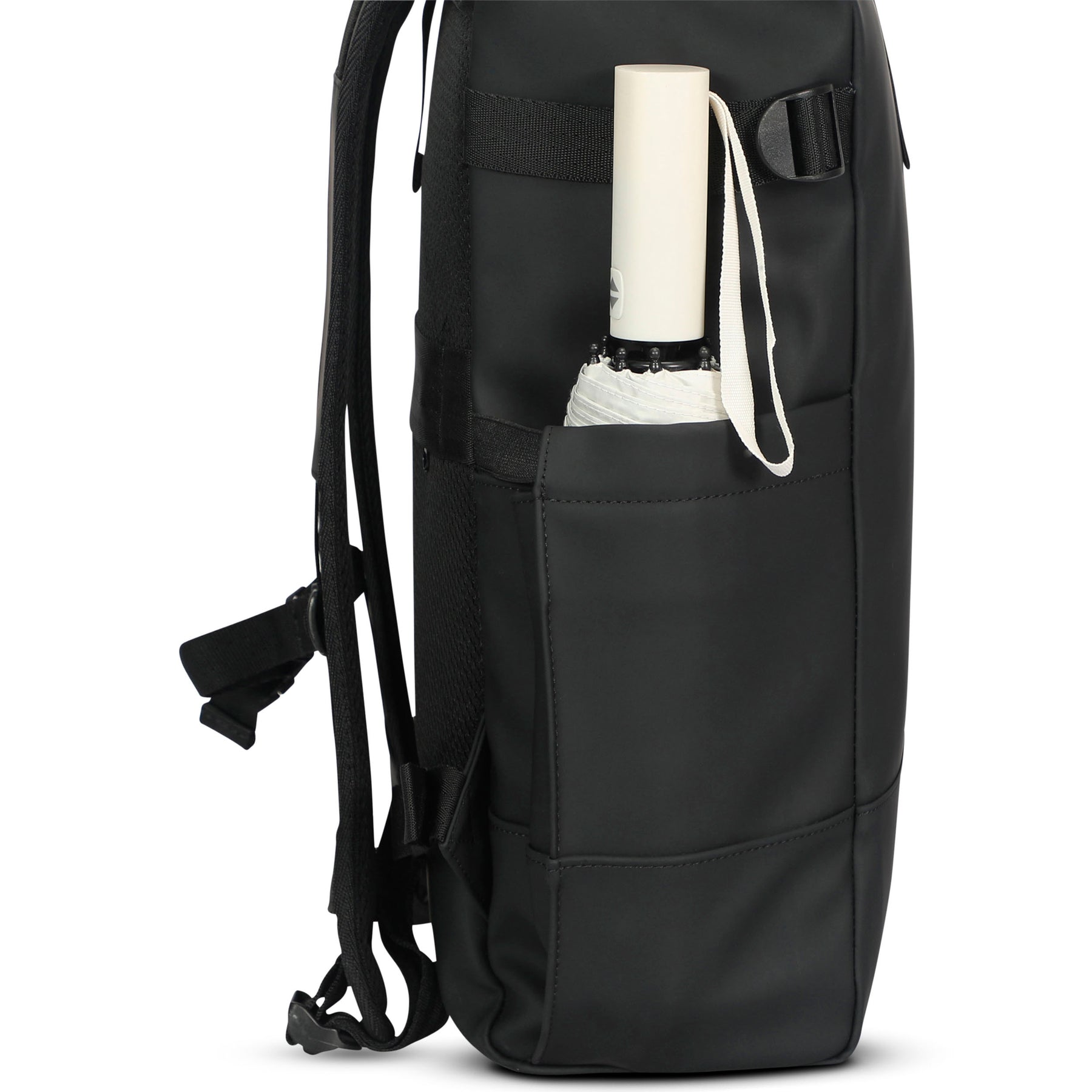 Schwarzer Rolltop Rucksack 'Harvey Large' mit Seitentasche und weißem zusammengefalteten Regenschirm
