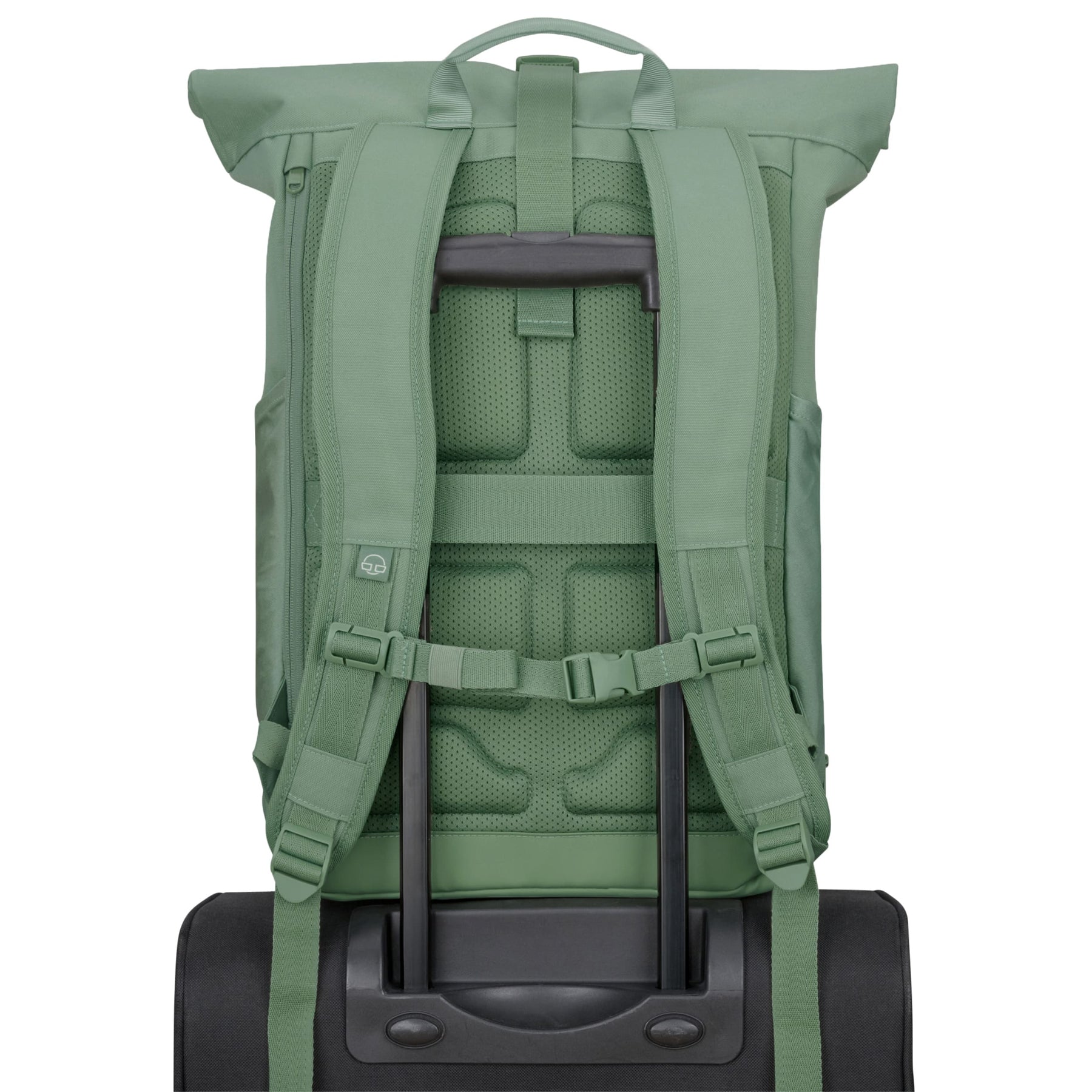 Grüner Rolltop Rucksack 'Allen Medium' von hinten befestigt an Trolleygriff