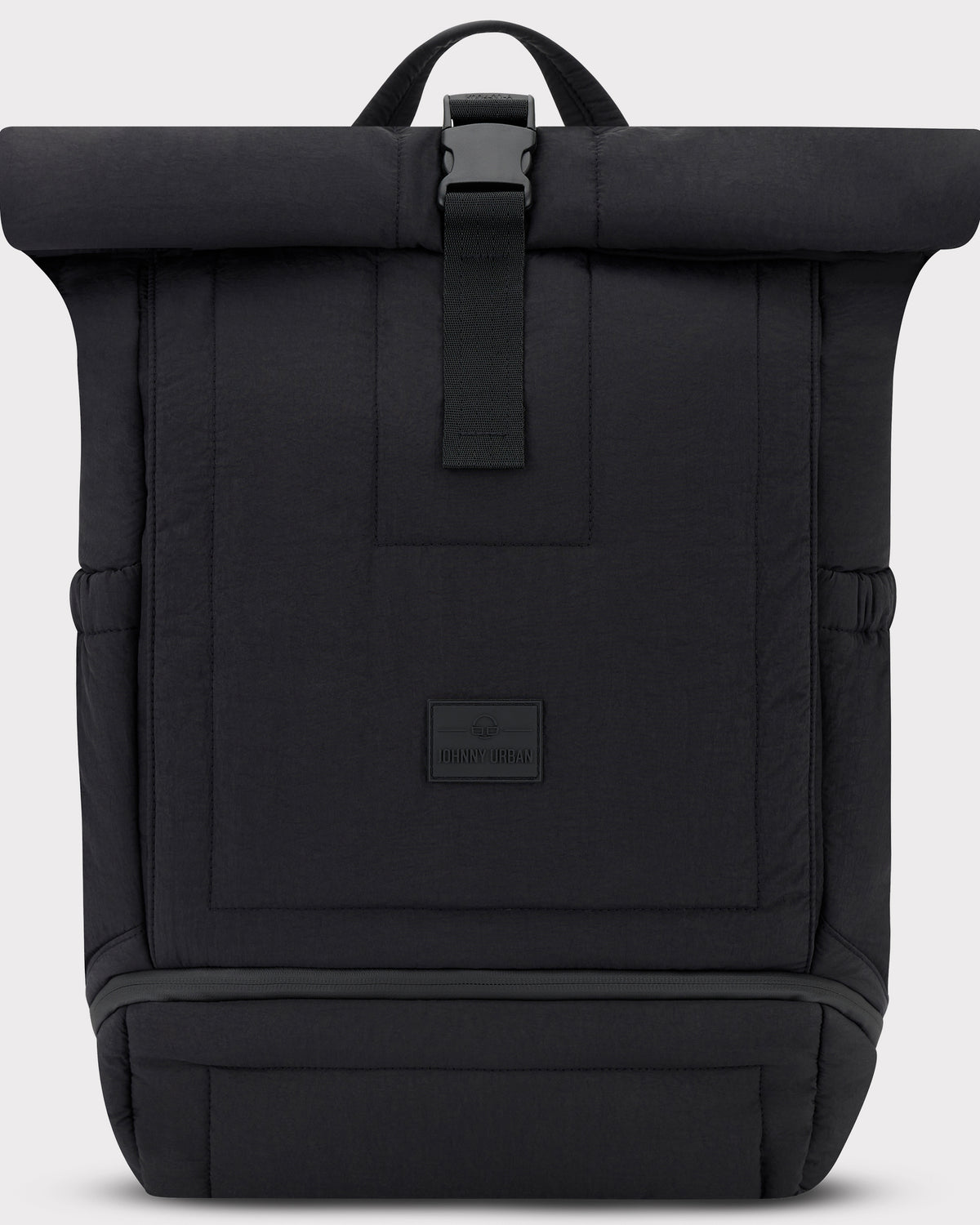 Schwarzer gepufferter Rolltop Rucksack 'Kyle' von Johnny Urban mit Frontverschluss und seitlichen Taschen
