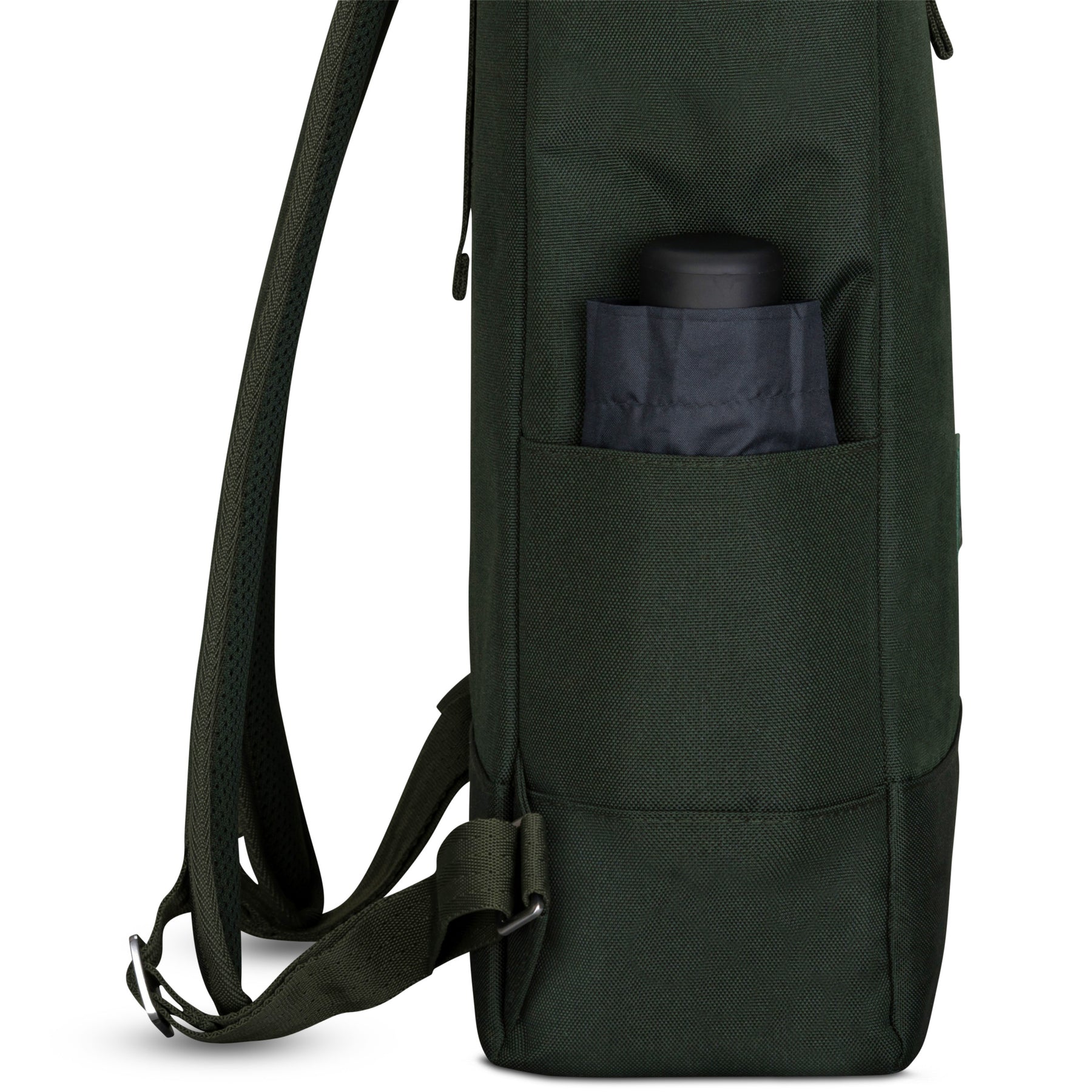 Grüner Johnny Urban Rolltop-Rucksack 'Robin Medium' mit seitlicher Außentasche und eingestecktem schwarzen Flaschenbehälter
