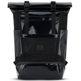 Schwarzer Rolltop-Rucksack 'Ashton' von Johnny Urban mit glänzendem Material und zwei Schnallen zum Verschließen