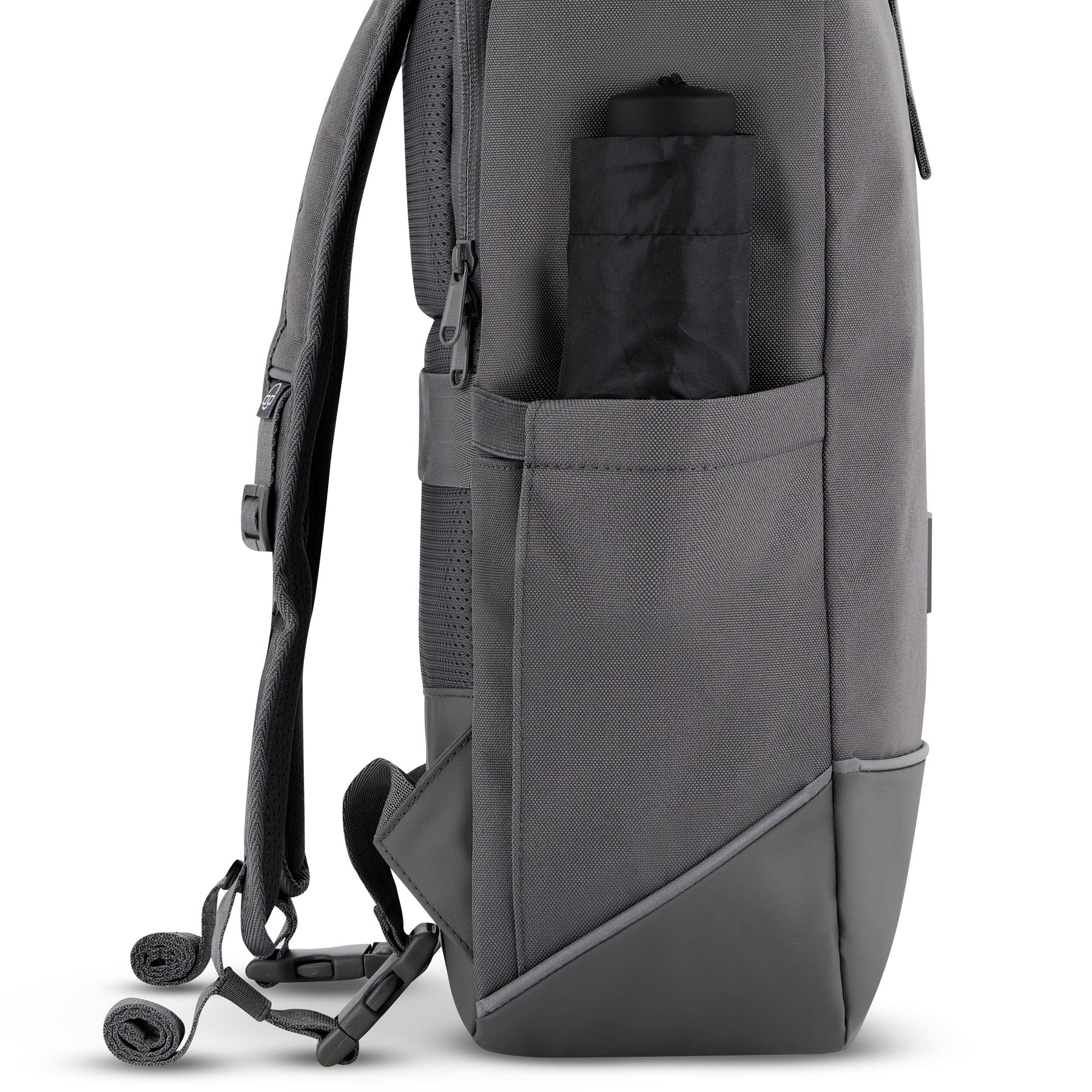Seitliches Detail des grauen Rolltop Rucksacks Robin Medium mit seitlicher Tasche und eingebautem Regenschirm