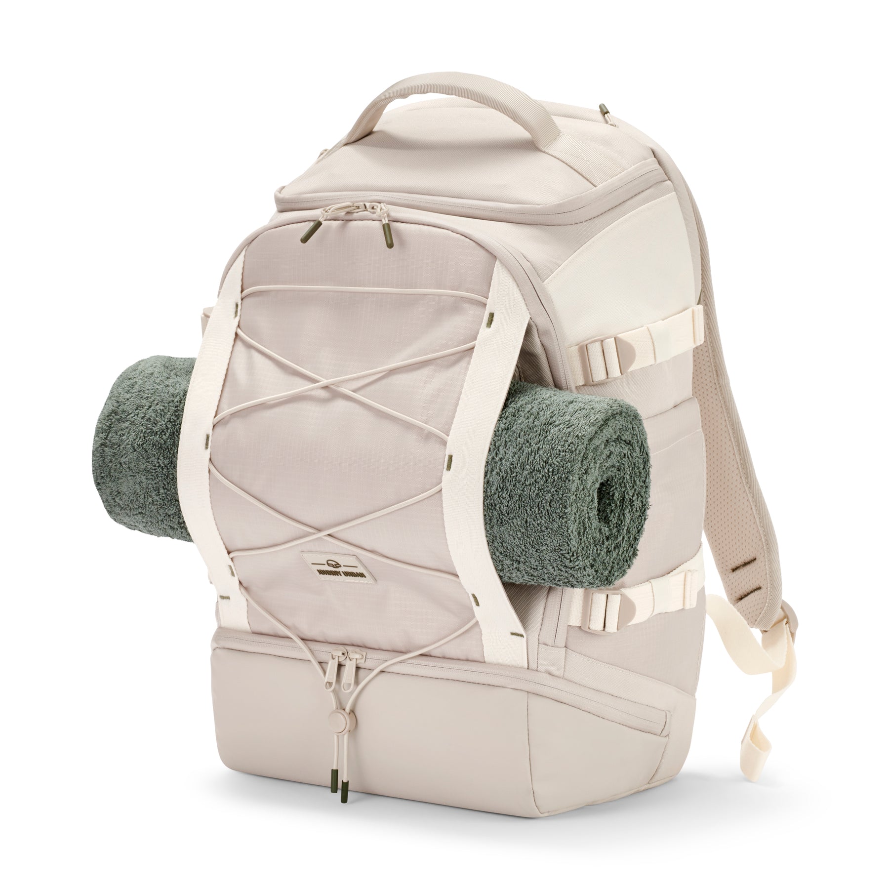 Beiger Rucksack 'Jack' von Johnny Urban mit seitlicher Befestigung für eine grüne Yogamatte