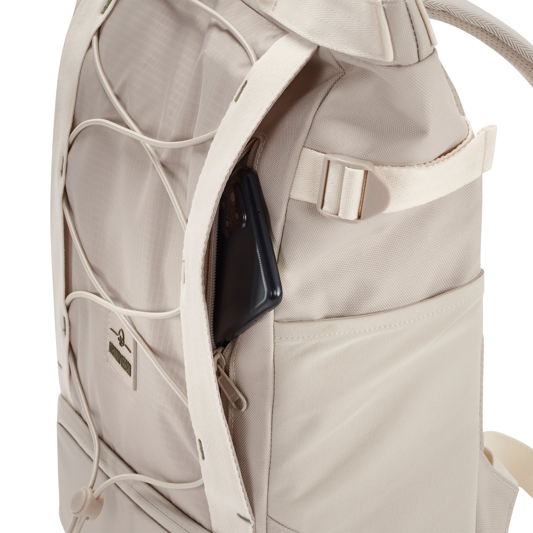 Beiger Rucksack 'Harper' von Johnny Urban mit seitlicher Reißverschlusstasche und elastischem Kordelnetz