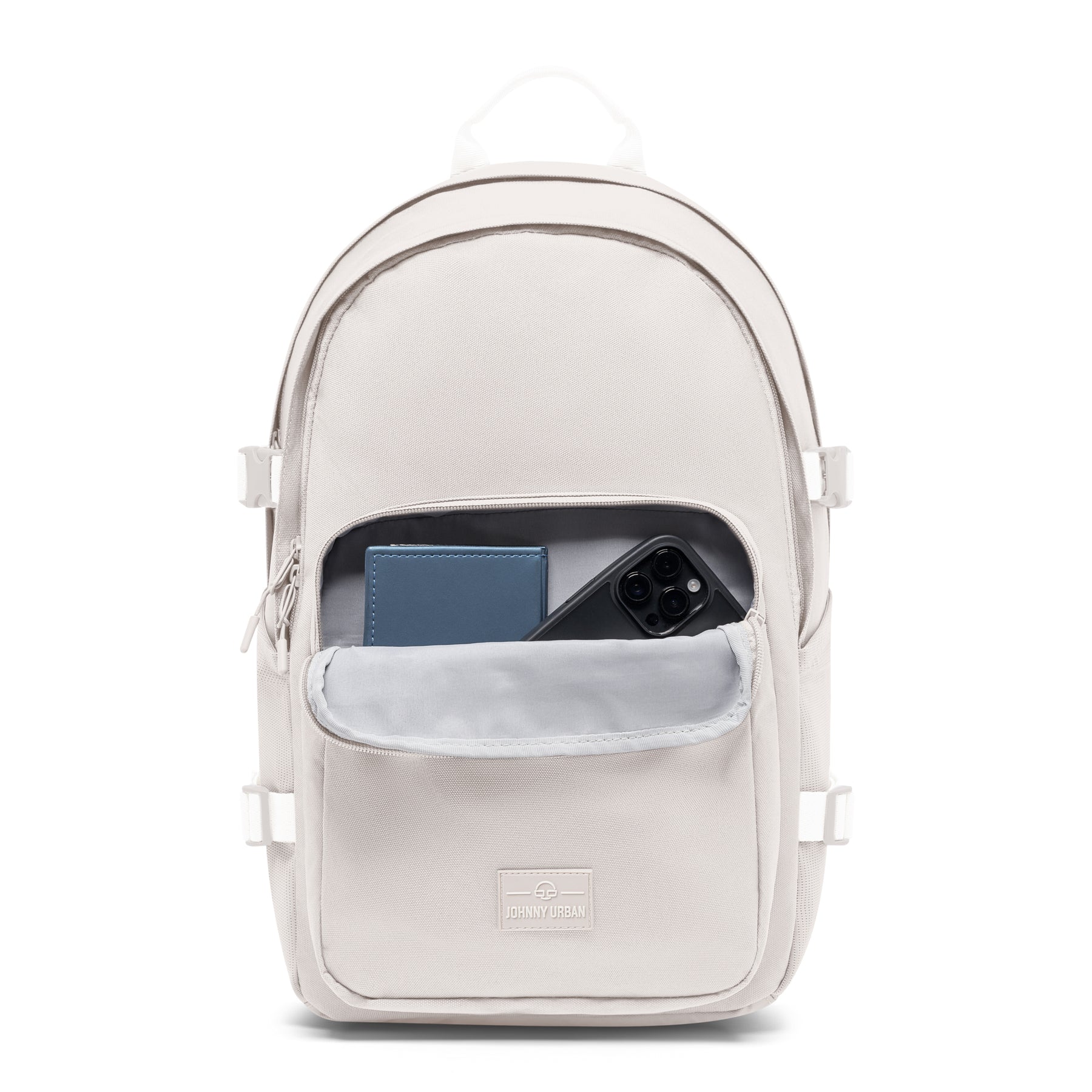 Beiger Rucksack ‚Lian‘ von Johnny Urban mit geöffnetem vorderem Fach, das ein Smartphone und ein Notizbuch enthält