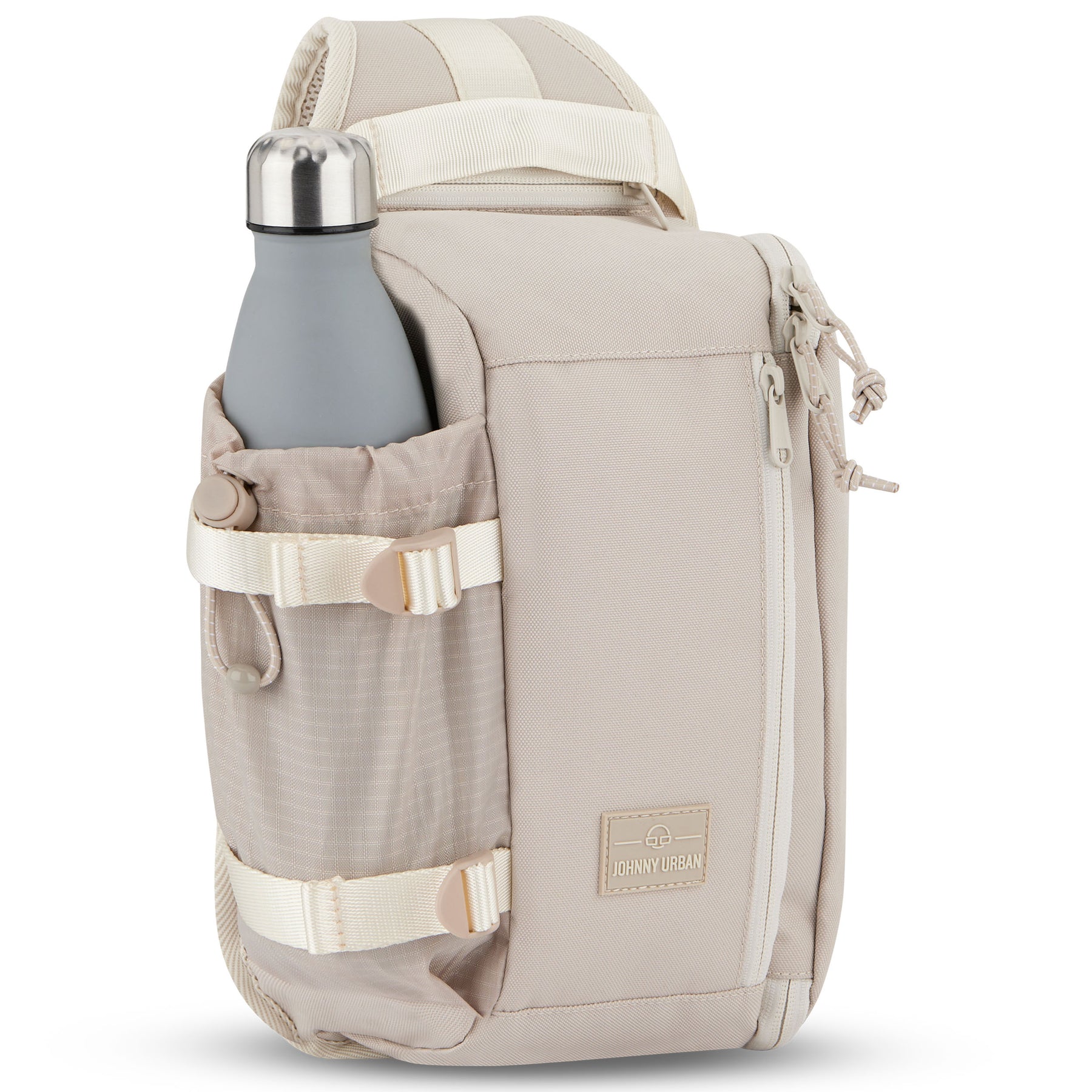 Beiger Johnny Urban Sling Bag 'Charlie' mit seitlicher Tasche und grauer Trinkflasche.