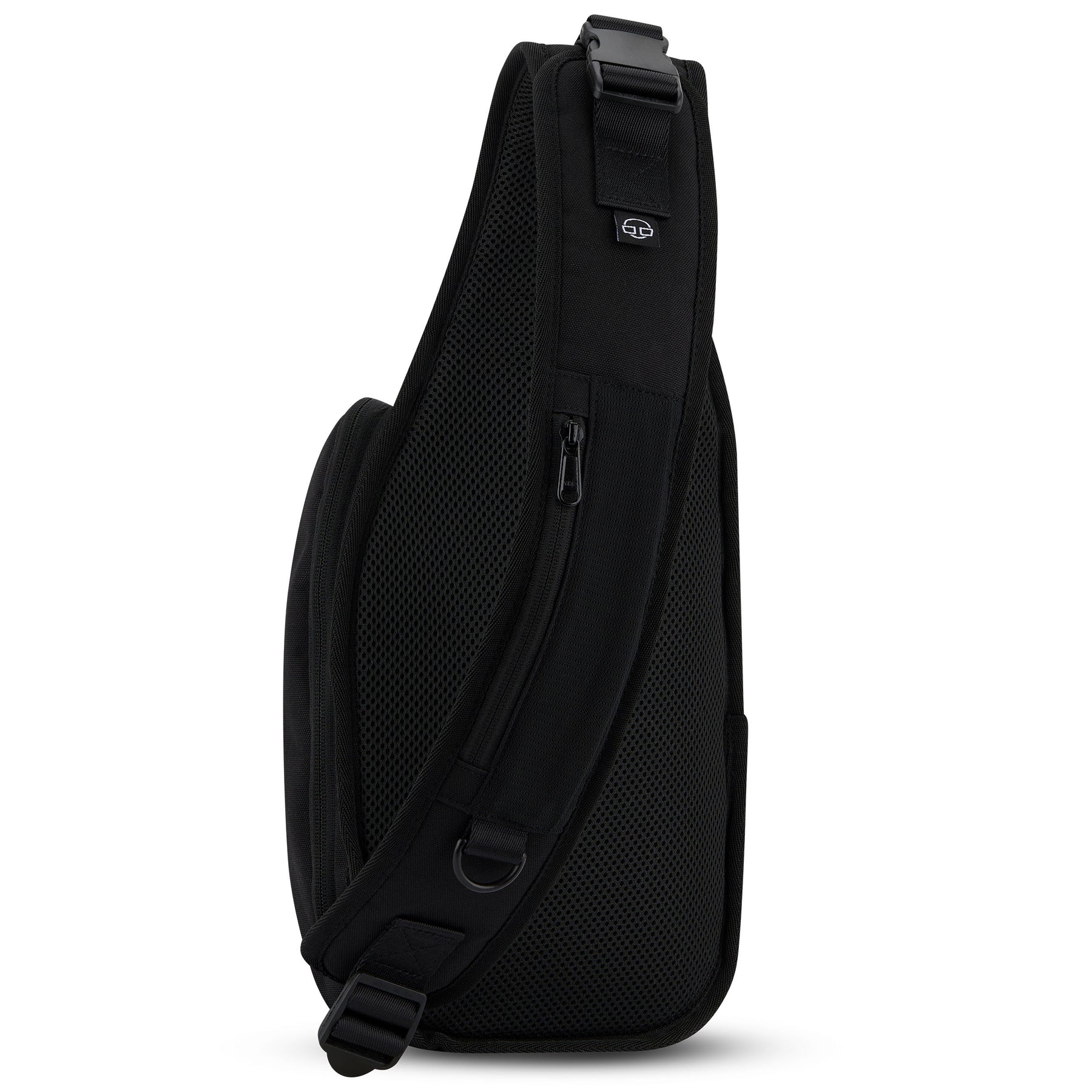 Schwarze Sling Bag 'Charlie' von Johnny Urban mit verstellbarem Gurt und Reißverschlussfach an der Rückseite