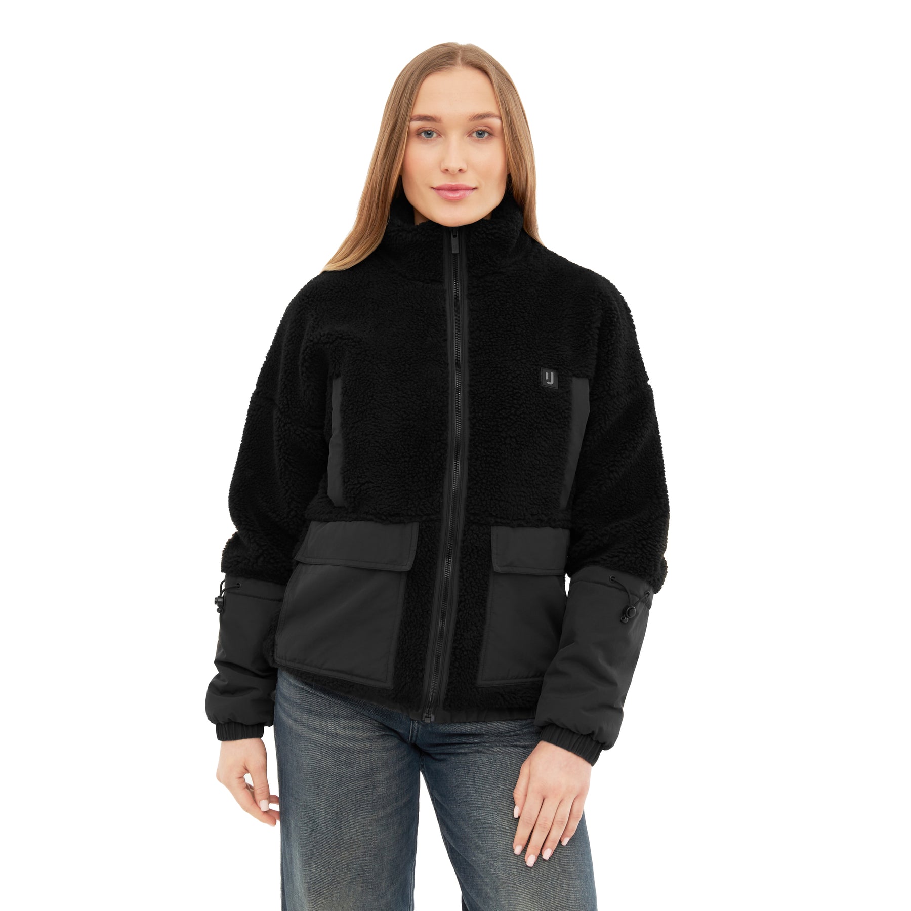 Damen trägt schwarze Teddy Fleecejacke 'Carson' mit Reißverschluss und zweifarbigen Stoffeinsätzen