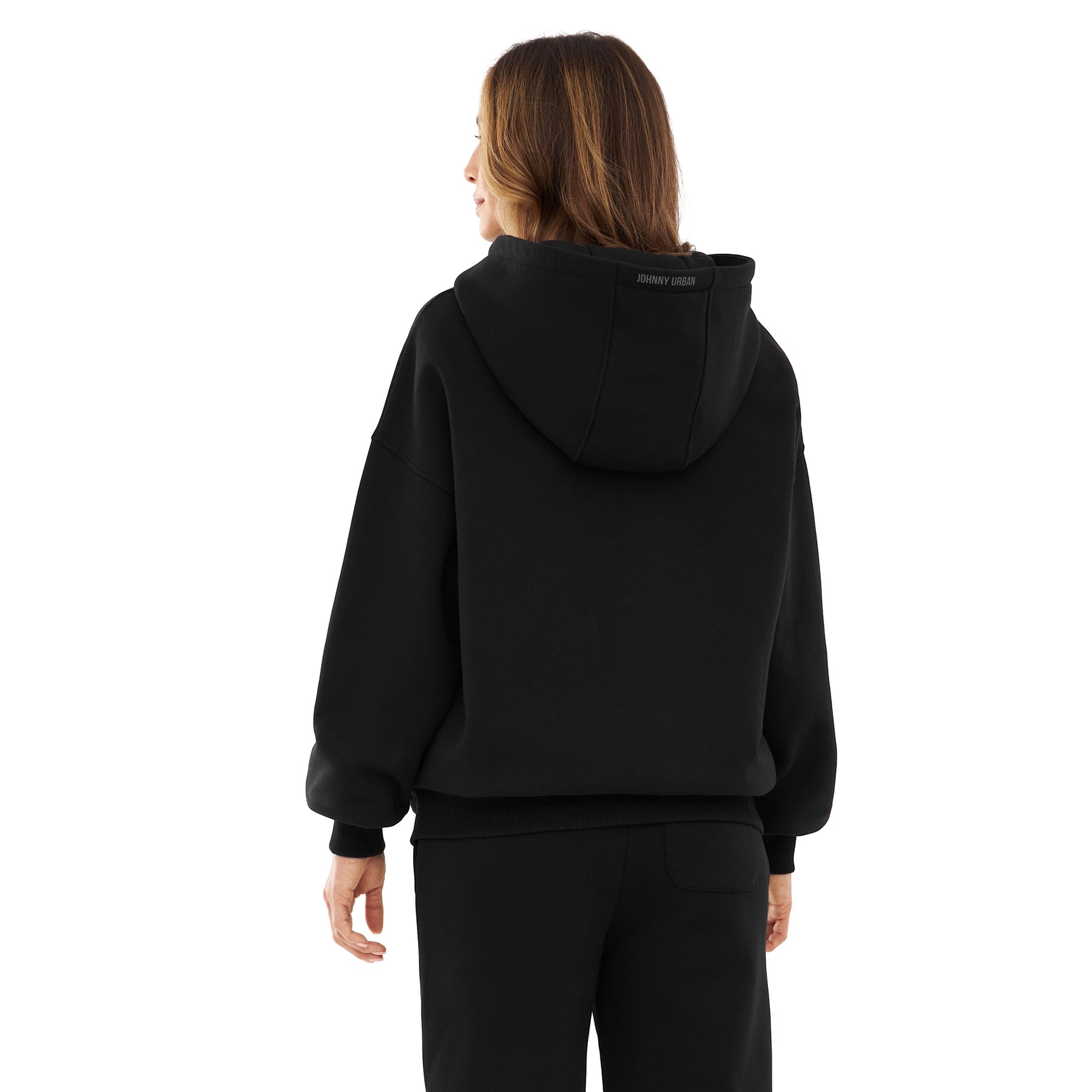 Frau trägt oversized Zip Hoodie 'Caleb' von Johnny Urban in schwarz, Rückansicht