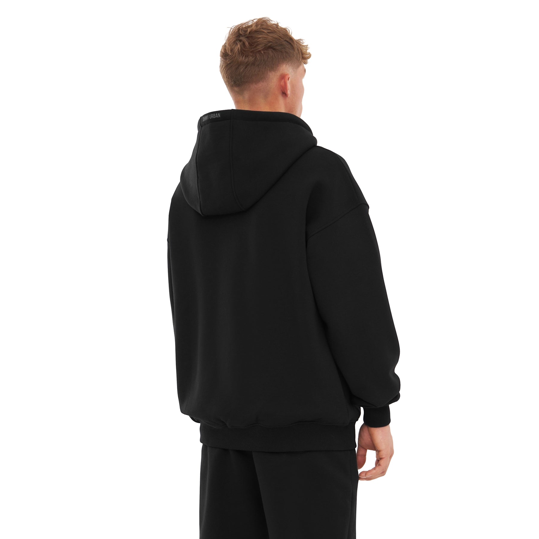 Mann trägt oversized Zip Hoodie 'Caleb' in schwarz, Rückansicht