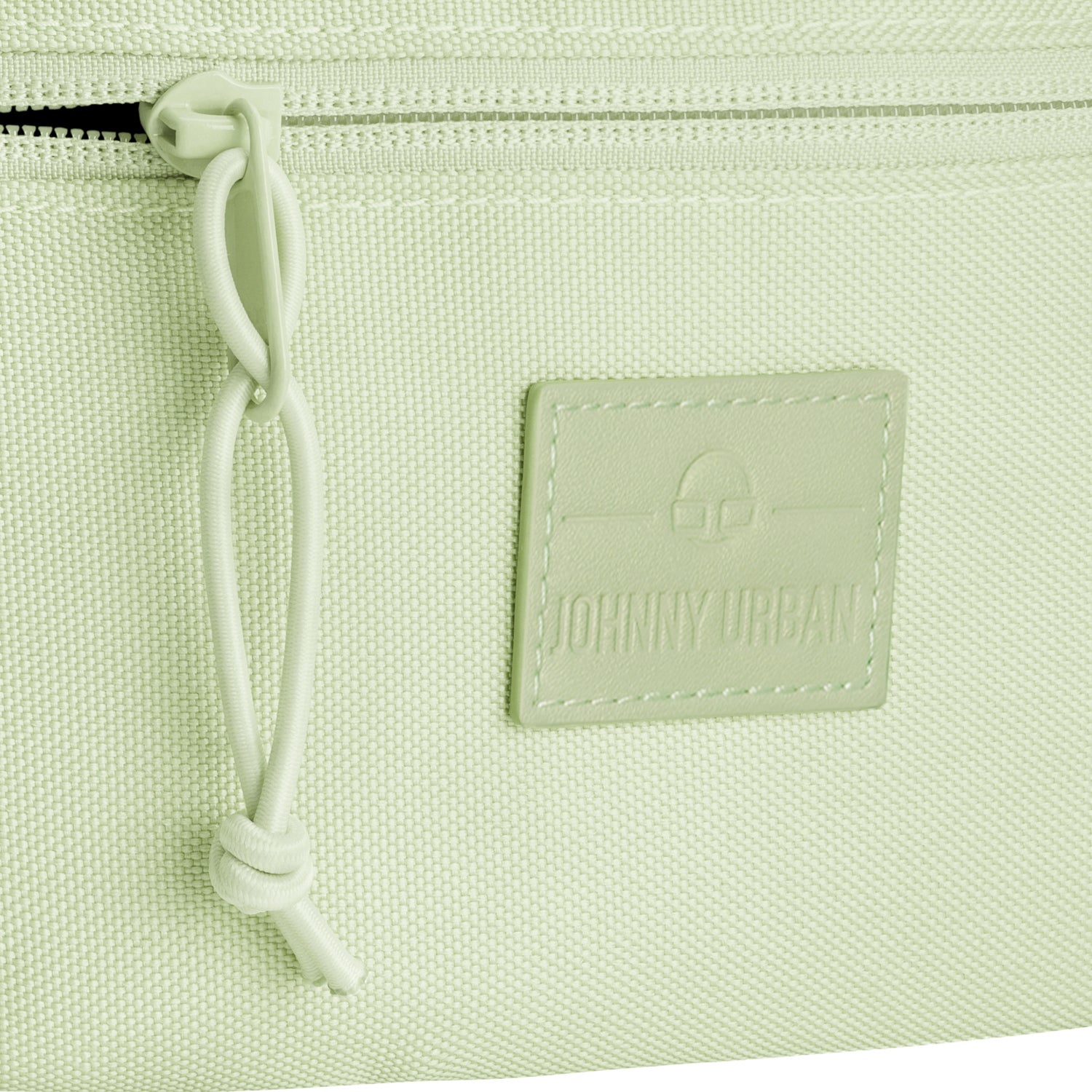 Nahaufnahme der limettengrünen Bauchtasche 'Erik Small' von Johnny Urban mit Reißverschluss und Logoetikett