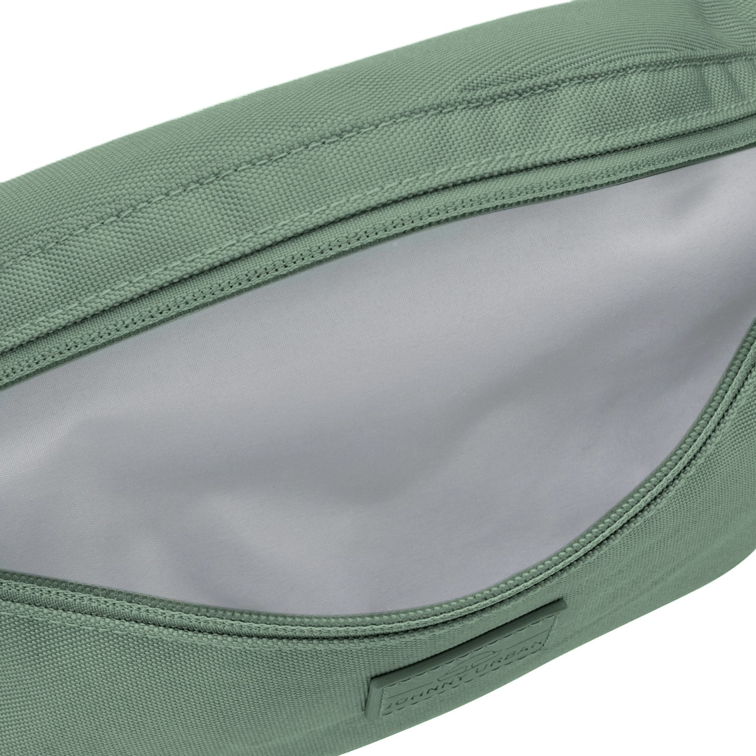 Grüne nachhaltige Bauchtasche 'Erik Small' mit geöffneter Haupttasche und grauem Innenfutter