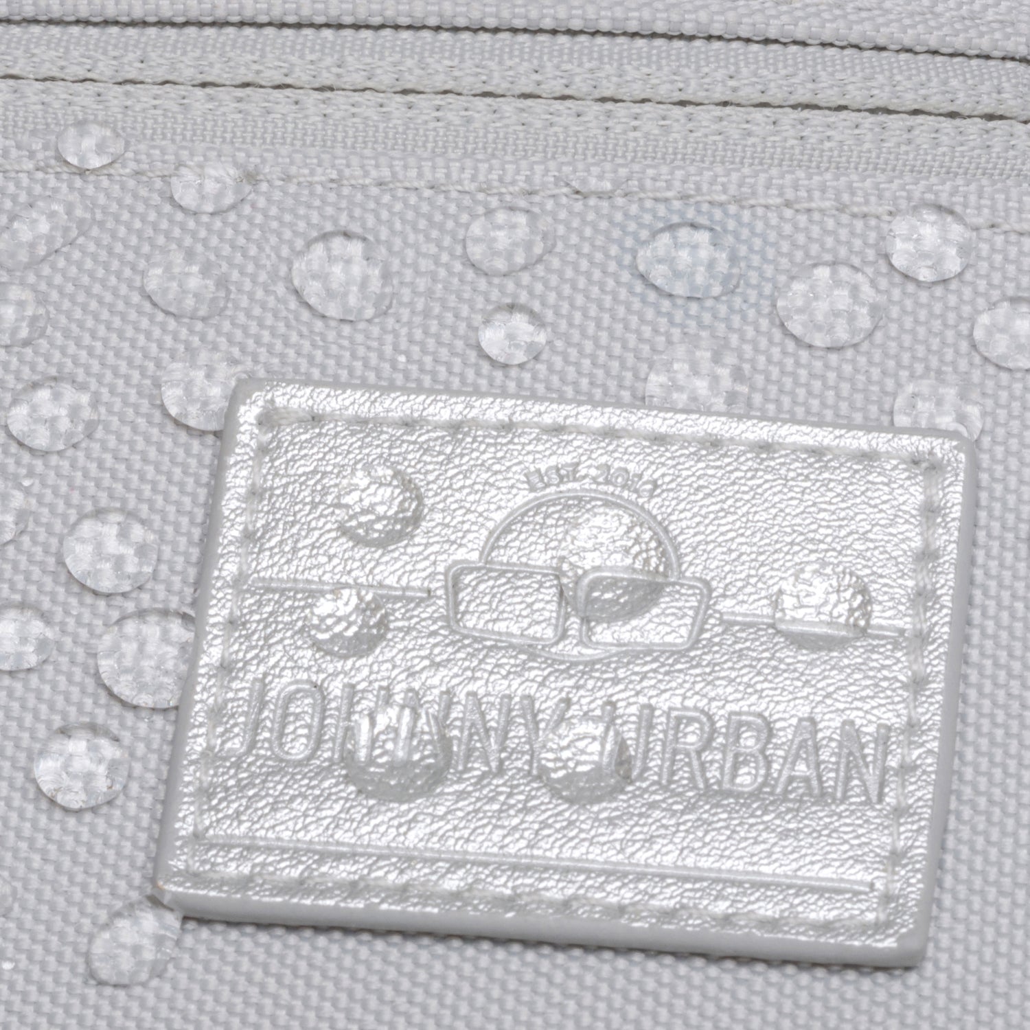 Silber-graue Bauchtasche 'Ben' mit geprägtem Johnny Urban Logo und Wasserabweisender Oberfläche