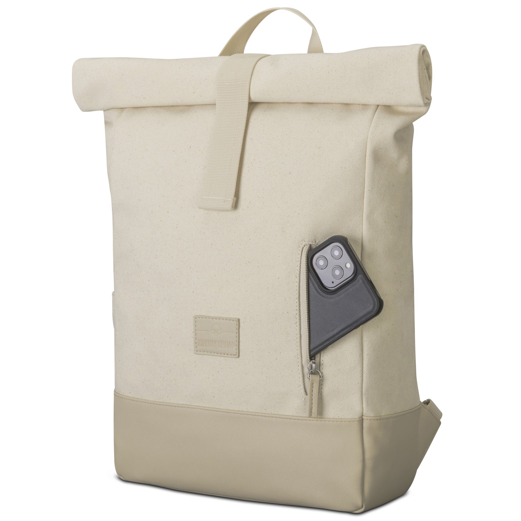 Cremefarbener Rolltop Rucksack 'Adam Medium' aus Canvas mit seitlicher Reißverschlusstasche, in der ein schwarzes Smartphone steckt