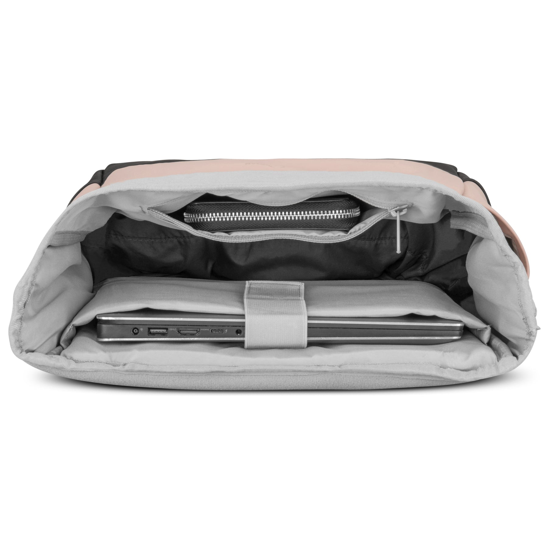 Aufgeklappter rosa Rolltop Rucksack 'Harvey Medium' mit gepolstertem Laptopfach und Reißverschlusstasche