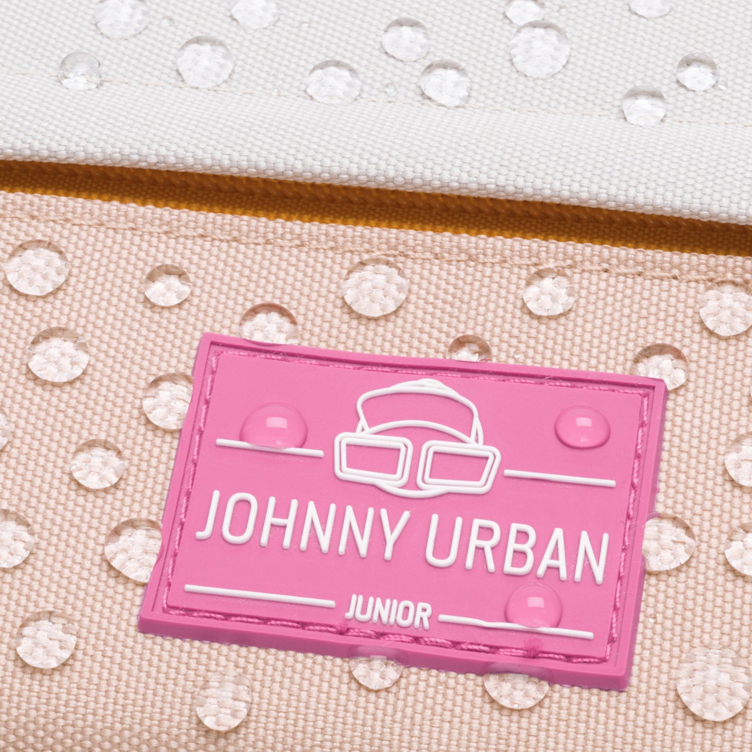Nahaufnahme der rosa wasserabweisenden Kinder-Bauchtasche 'Felix' mit Johnny Urban Junior Logo