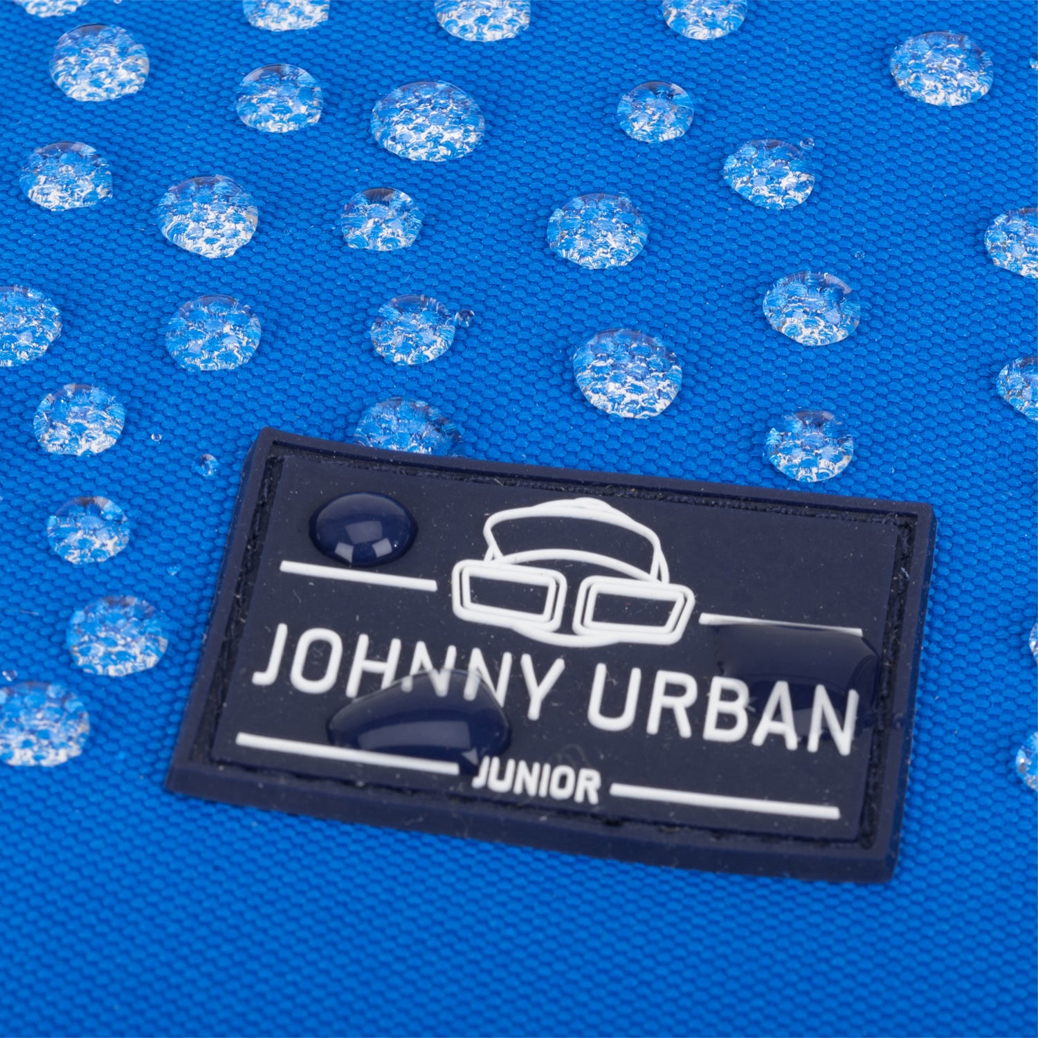 Wasserabweisender blauer Kinderrucksack 'Liam' von Johnny Urban mit Logo und Wassertropfen