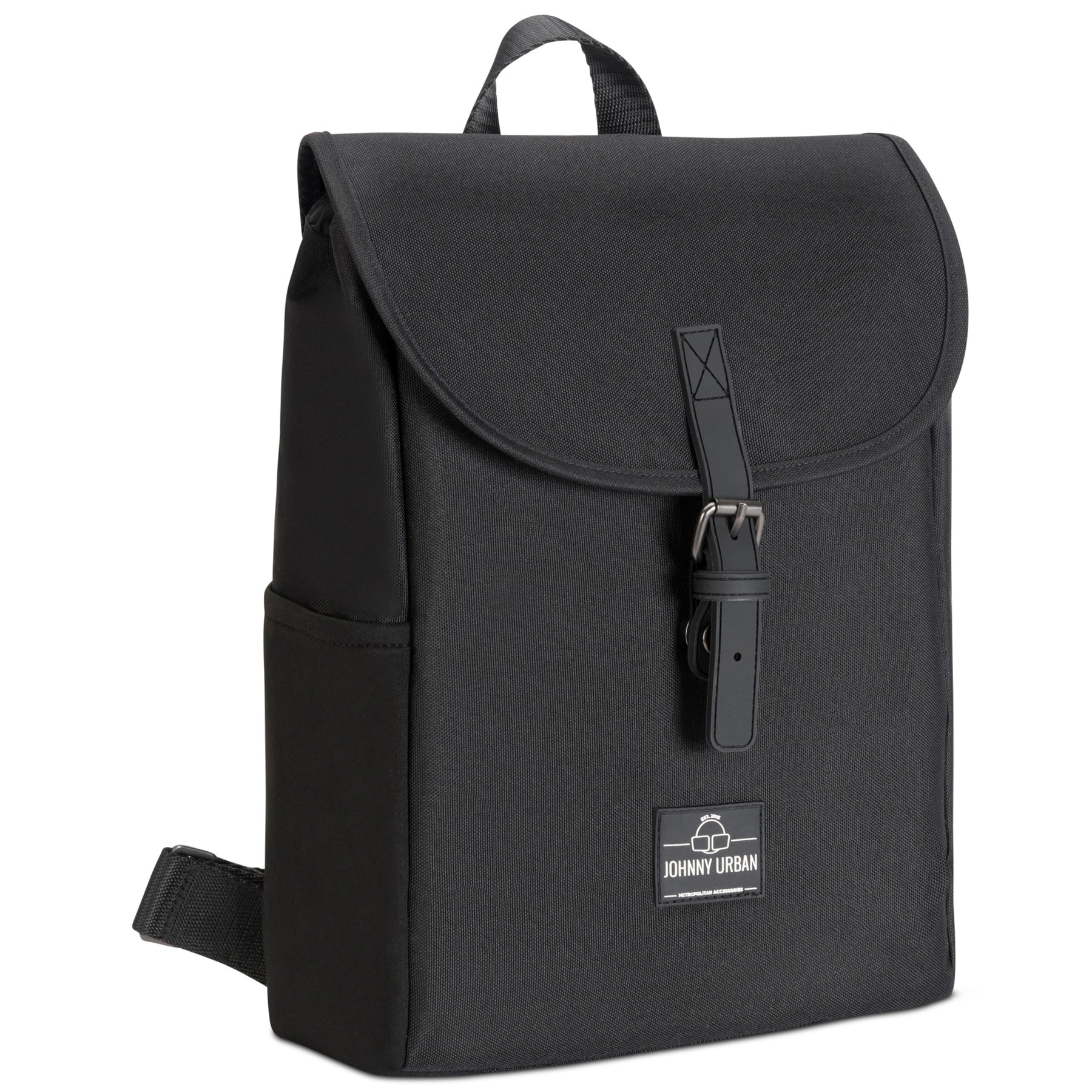Schwarzer Damenrucksack 'Romy' von Johnny Urban mit Klappenverschluss und verstellbarem Schultergurt