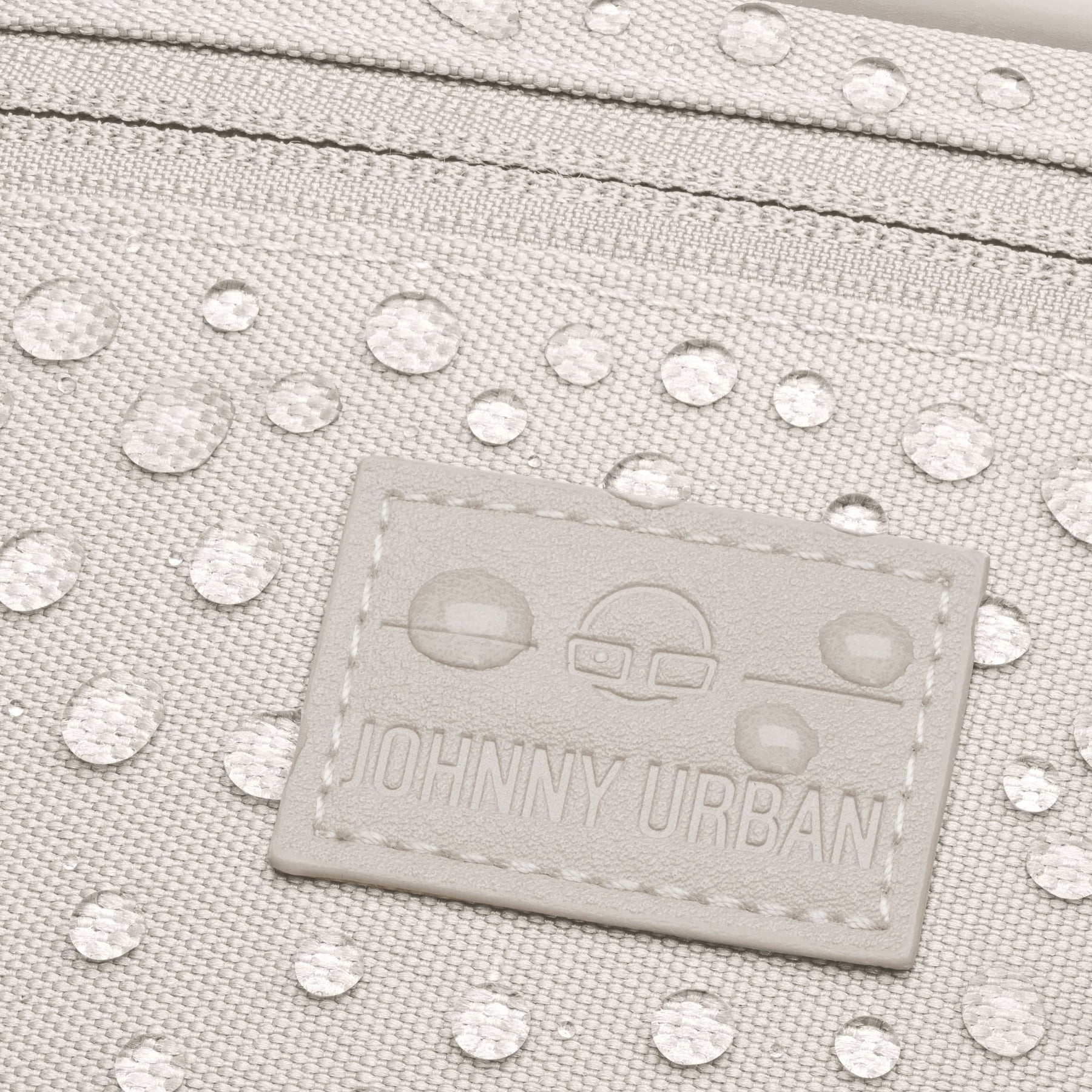 Beige Bauchtasche „Ben“ von Johnny Urban mit Wassertröpfchen auf robustem Material