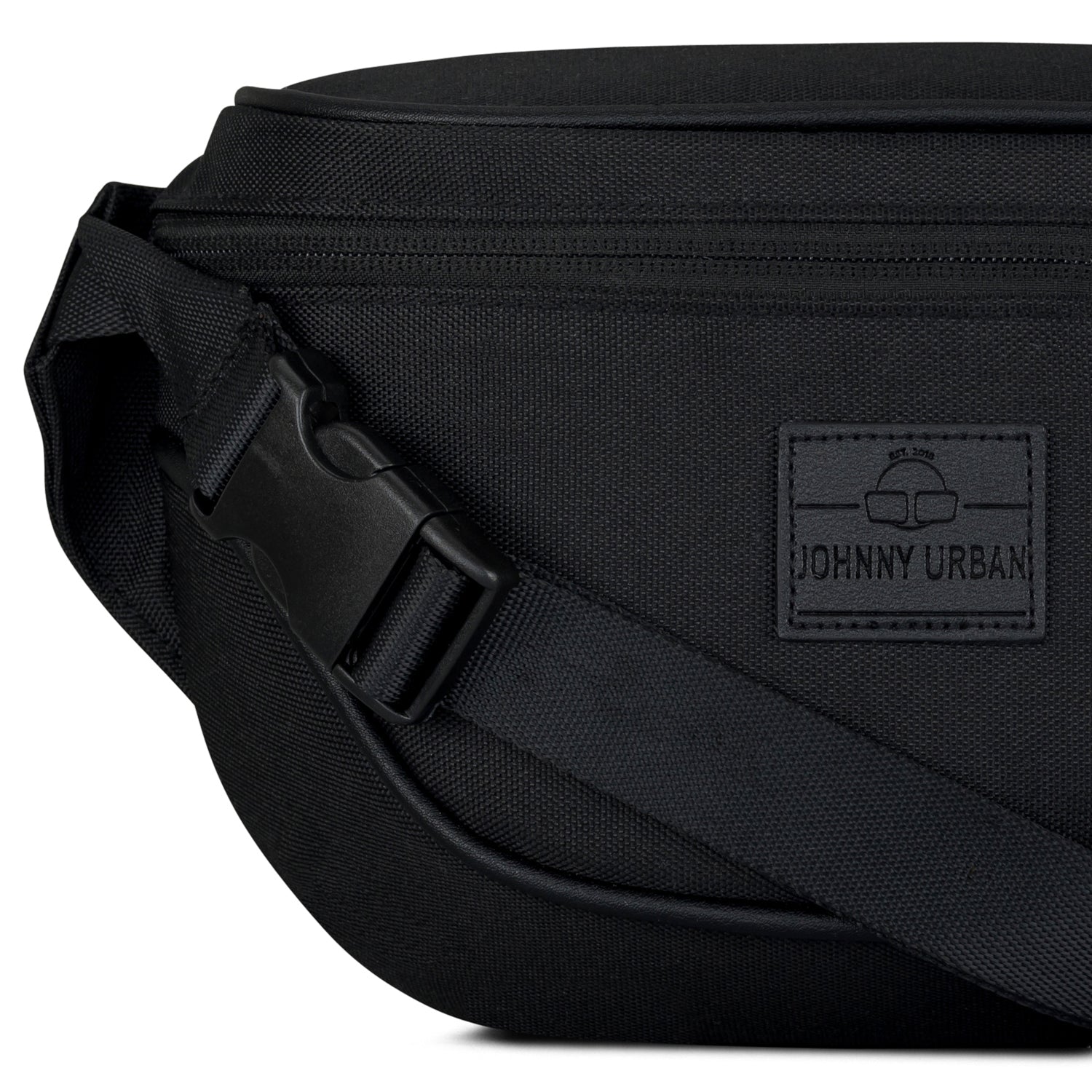 Schwarze, recycelte Bauchtasche 'Ben' von Johnny Urban mit Reißverschluss und verstellbarem Gurt