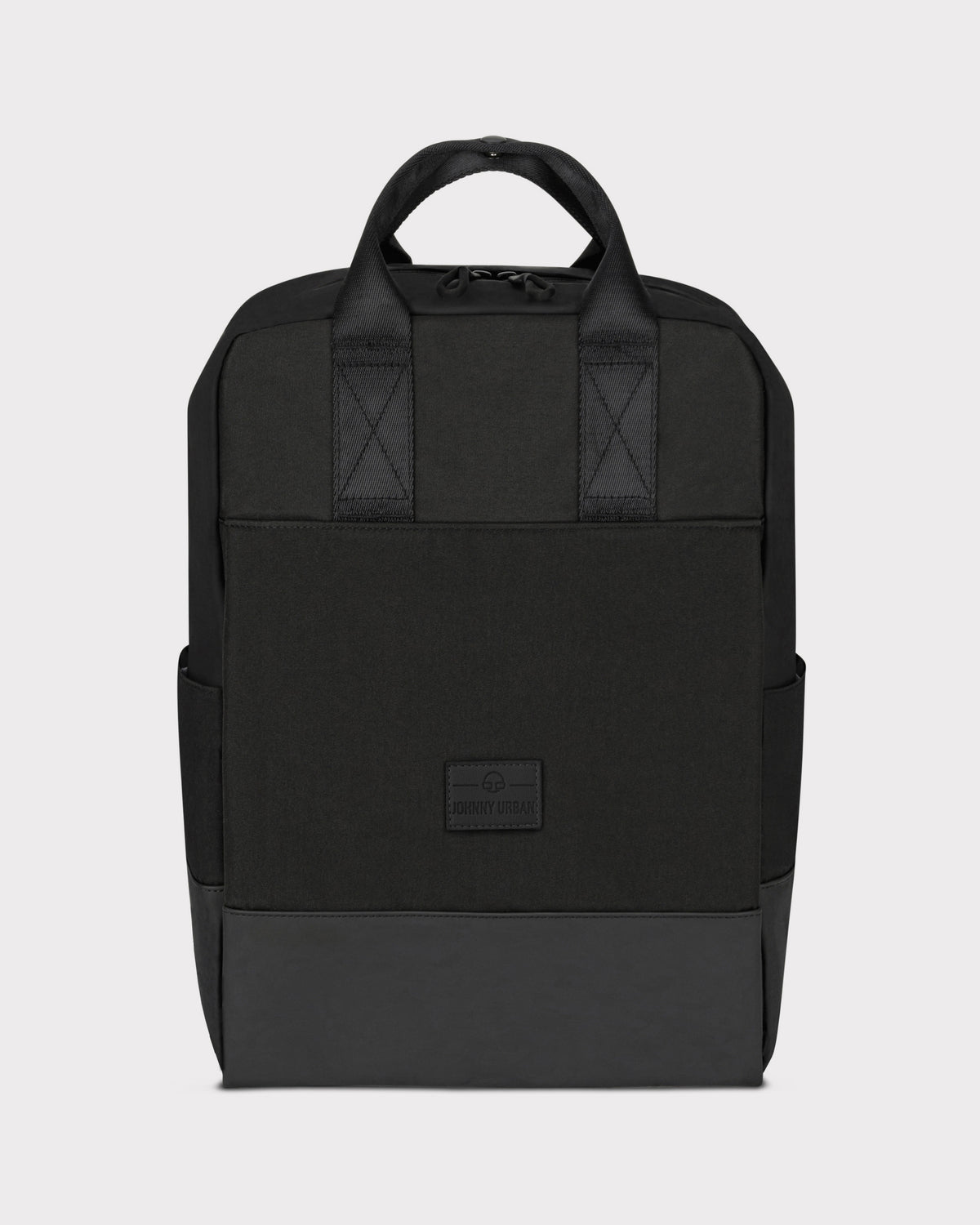 Schwarzer Rucksack 'Jona Large' von Johnny Urban mit zwei Trageschlaufen und Außentaschen