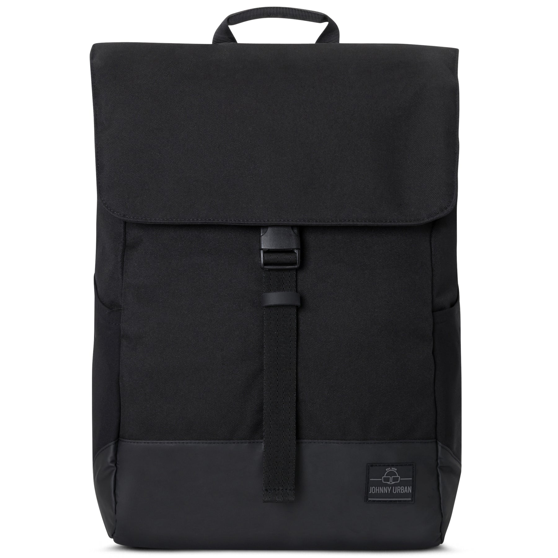 Schwarzer Tagesrucksack 'Mika' von Johnny Urban mit Klappe und Verschlussriemen