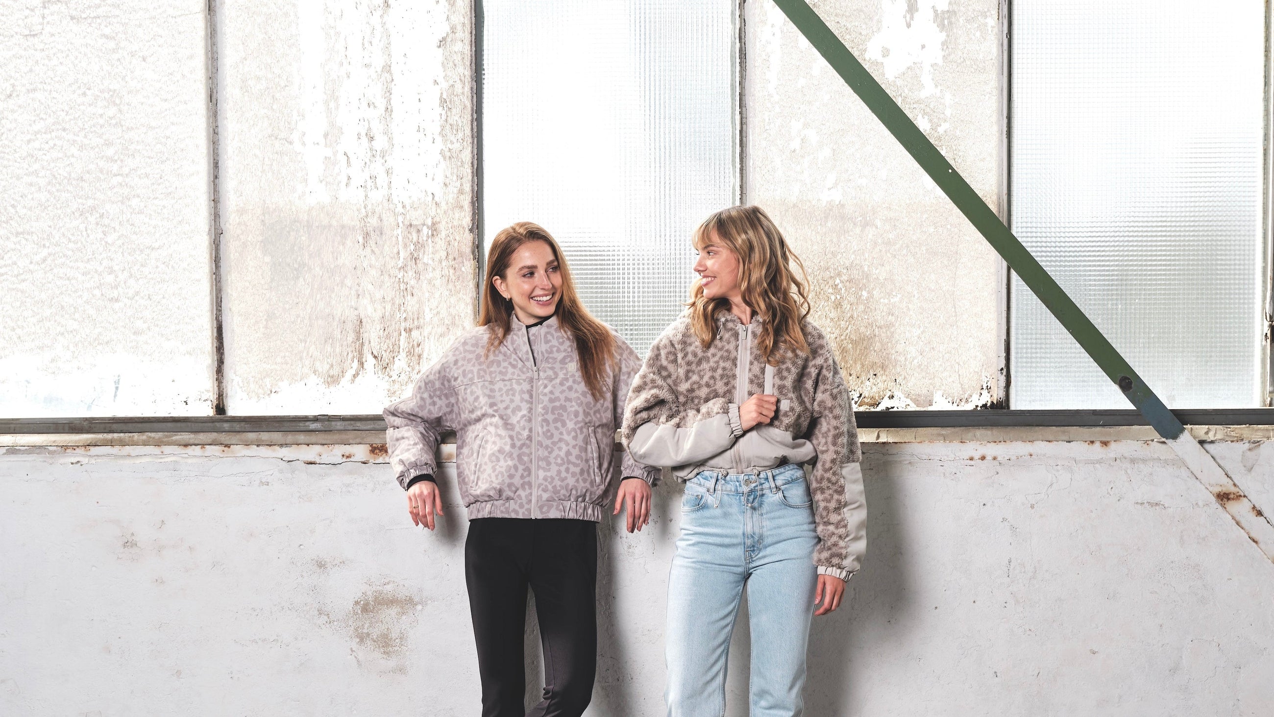 Lässige Unisex Bekleidung für deinen urbanen Lifestyle.