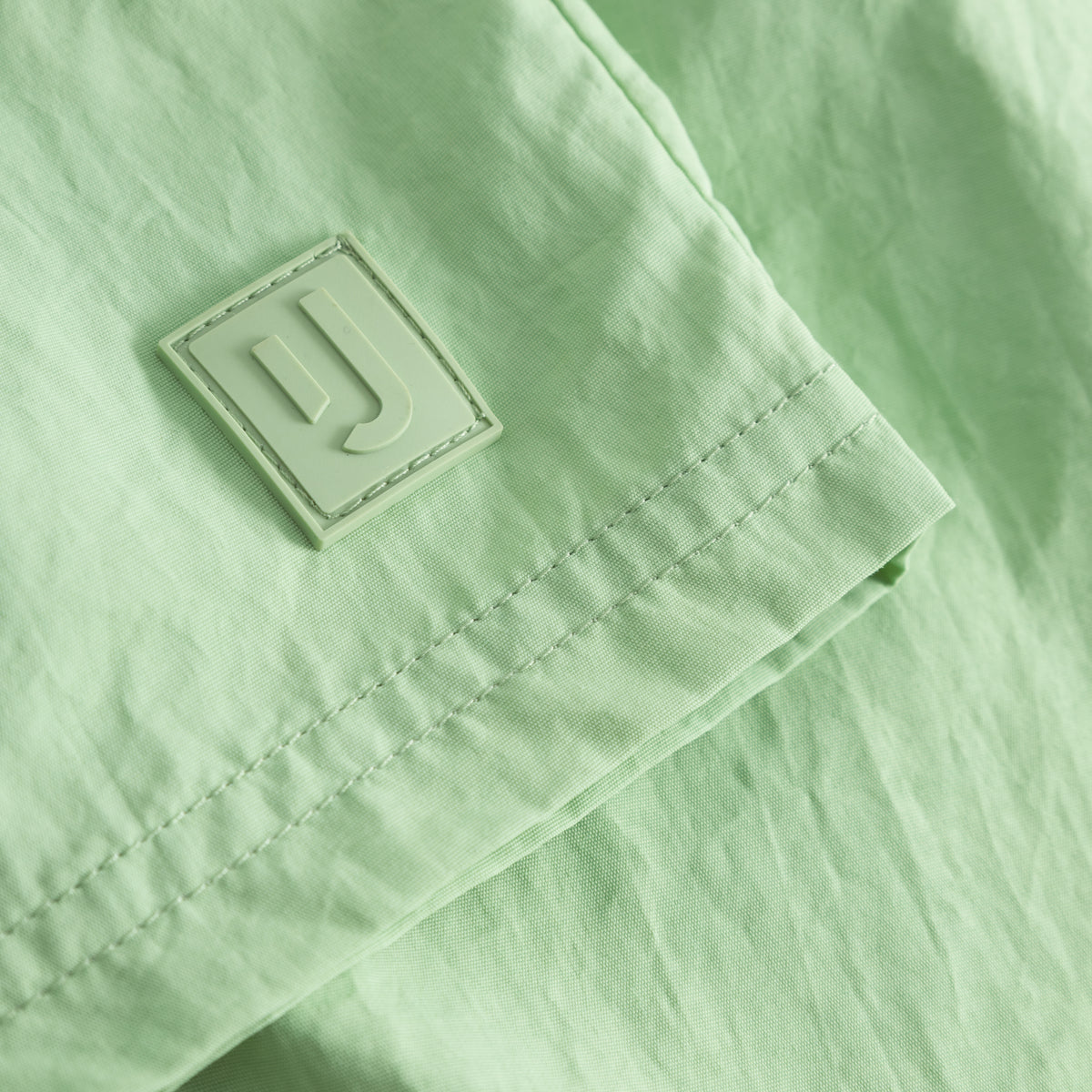 Hellgrüne Badehose 'Jay' mit Ton-in-Ton Markenlogo-Patch