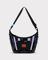 Handtasche 'Liv' von Johnny Urban in schwarzen glänzendem Material mit lila Details und verstellbarem schwarzen Schulterriemen