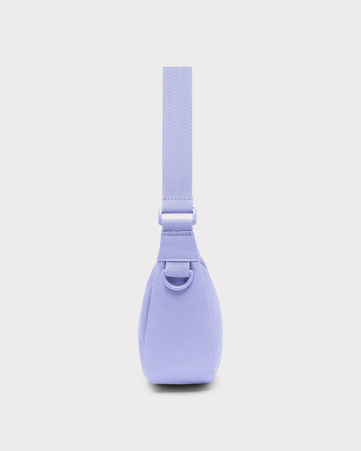 Halbmond-Tasche Ally Small in fliederfarben mit breitem Gurt von Johnny Urban