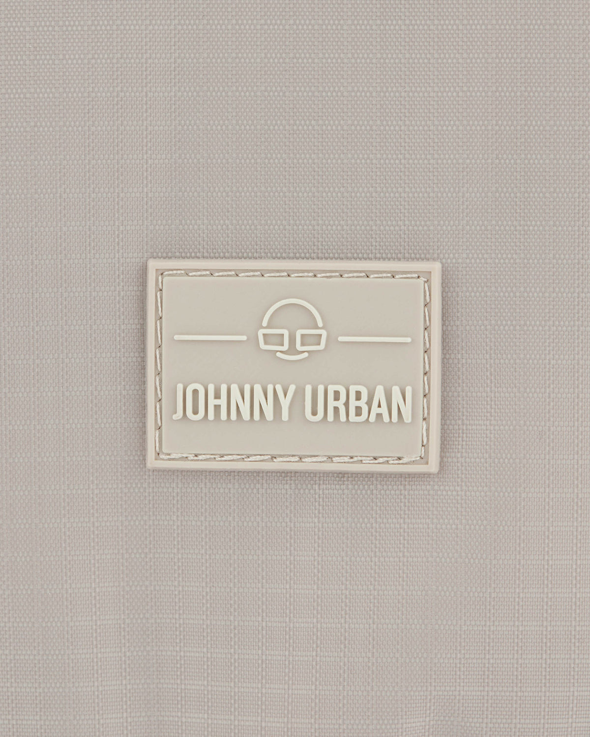 Beige Johnny Urban Logo auf kulturtasche "Logan" gefertigt aus nachhaltigem Material
