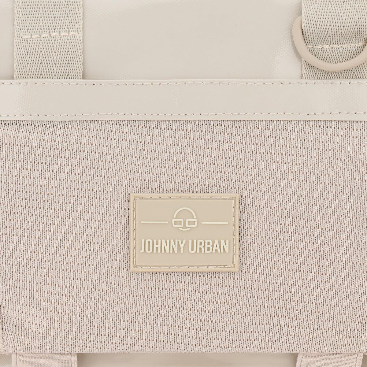 Beige Umhängetasche 'Avery' von Johnny Urban aus strukturiertem Material mit Logo-Patch vorne