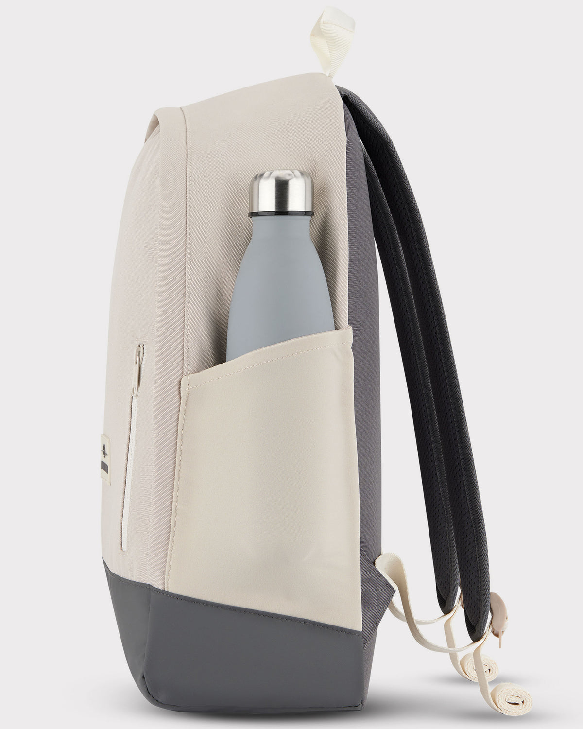 Beiger und grauer Schulrucksack 'Neo' mit seitlicher Tasche und grauer Trinkflasche