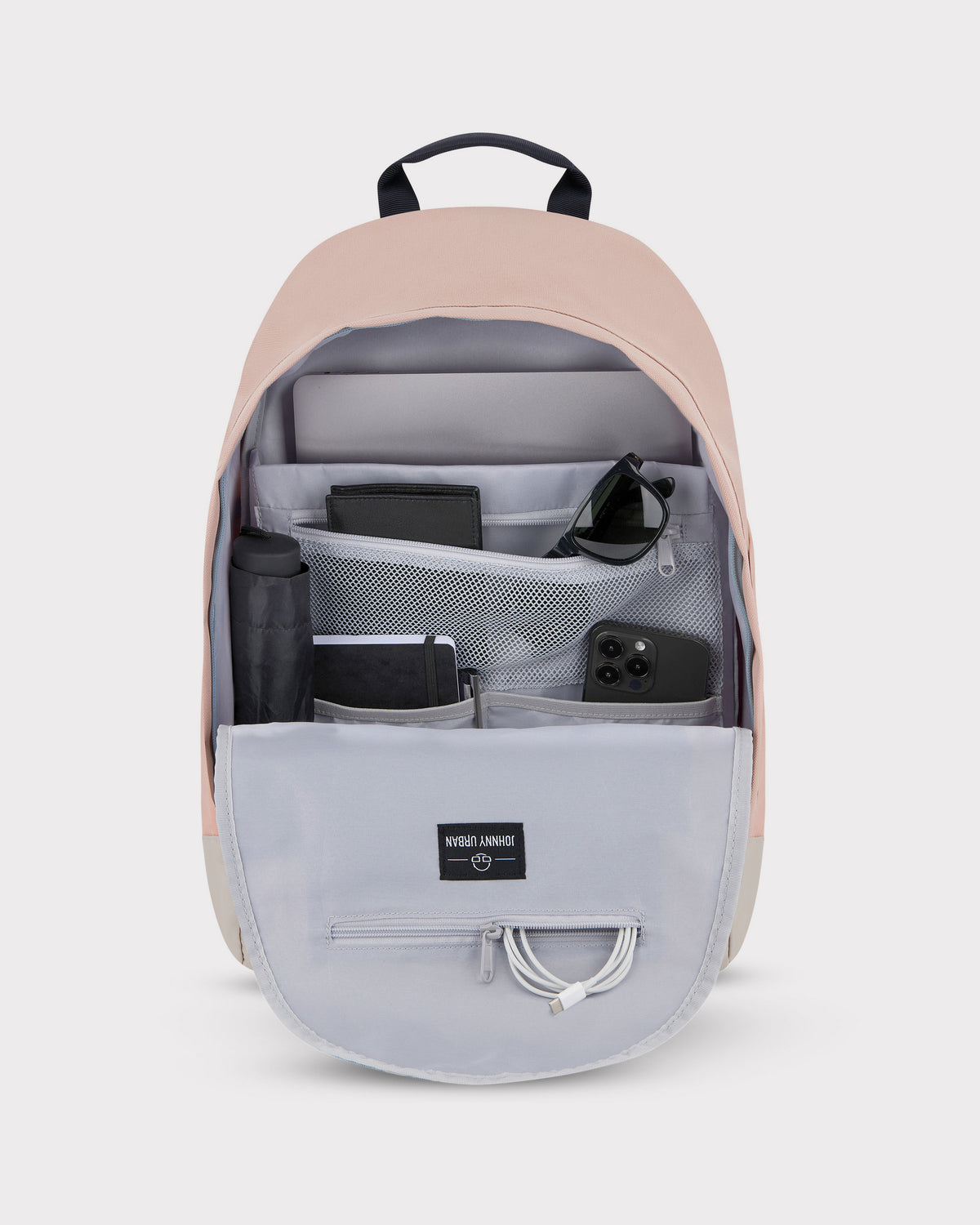 Rucksack 'Neo' von Johnny Urban in Beige und Rosa mit geöffnetem Hauptfach und organisiertem Innenraum