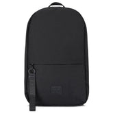 Schwarzer Rucksack 'Milo' von Johnny Urban mit rechteckiger Form und Fronttasche mit Reißverschluss