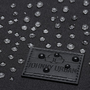 Wasserabweisendes Material des schwarzen Rucksacks 'Milo' mit Johnny Urban Markenlabel